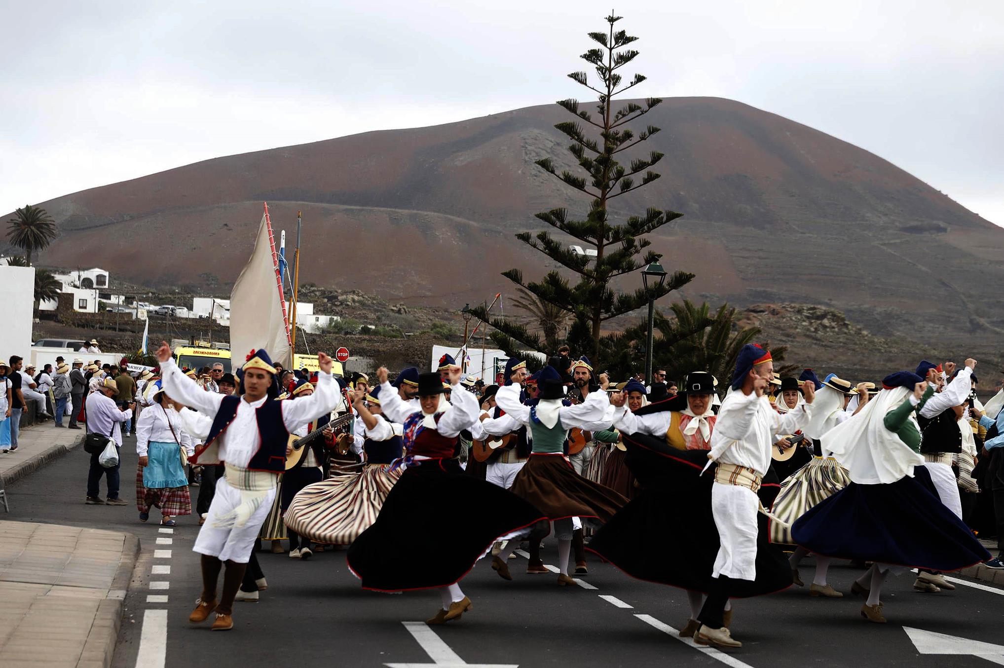 Ofrenda en la Romería de Los Dolores. 