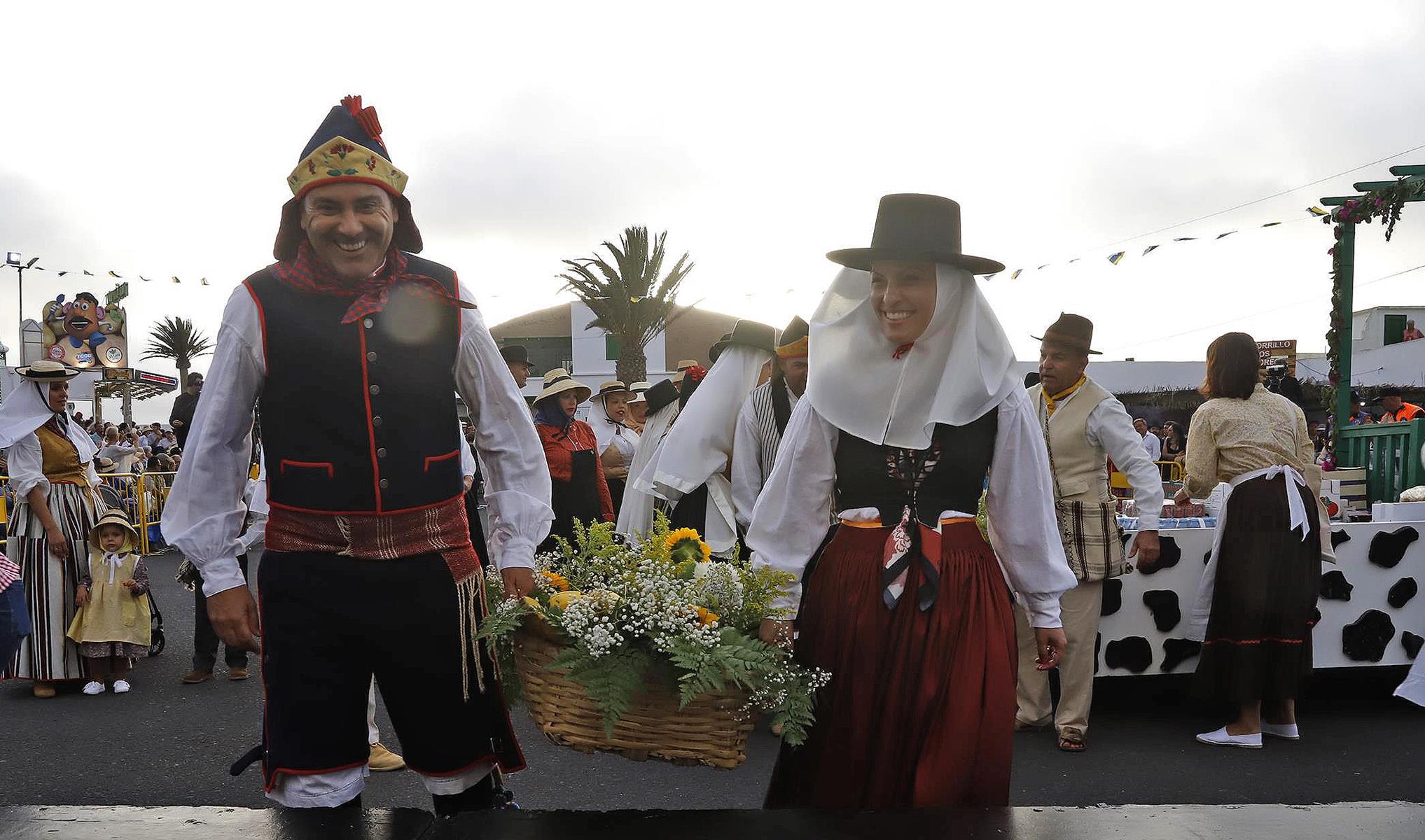 Ofrenda en la Romería de Los Dolores. 