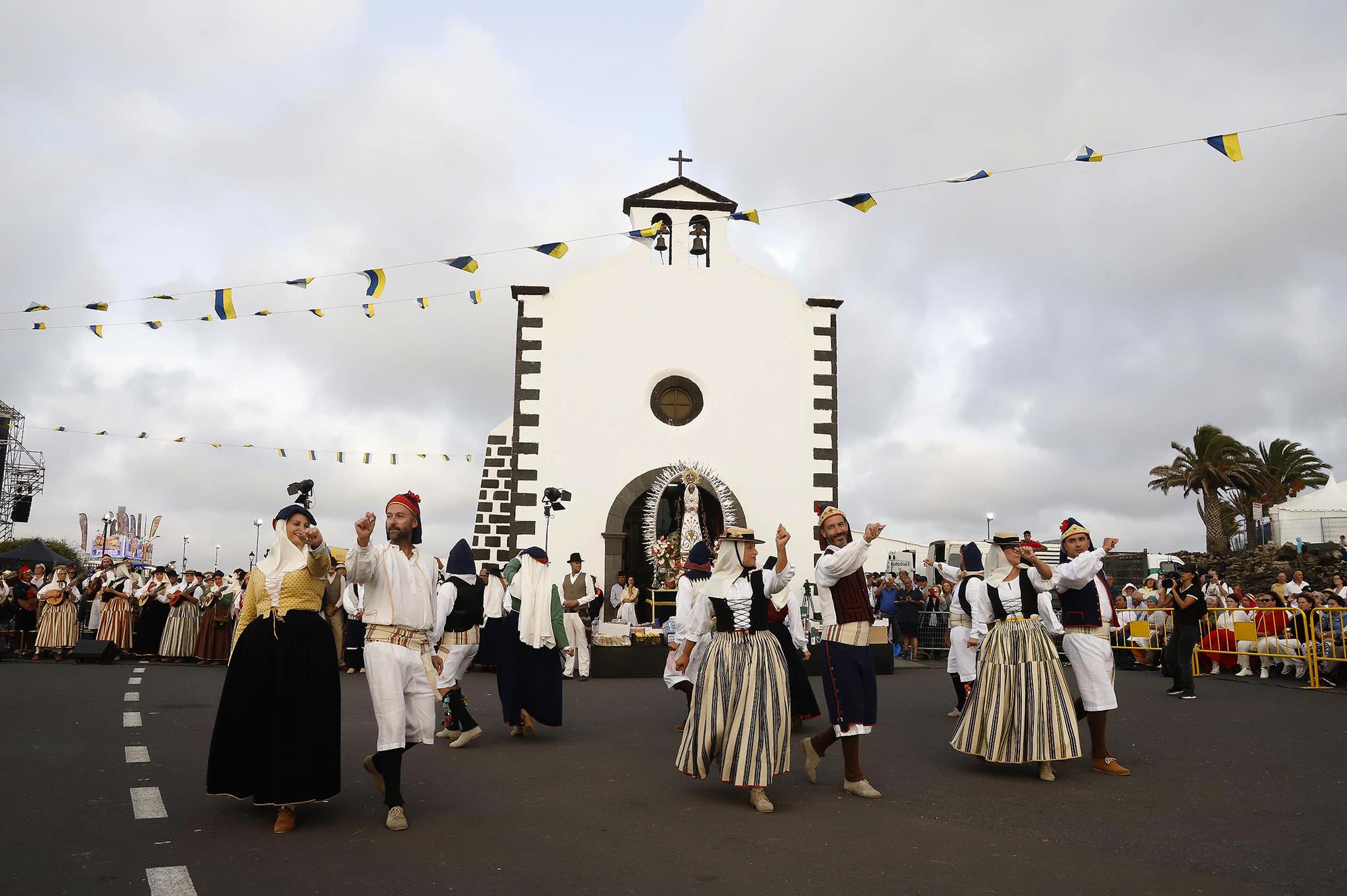Ofrenda en la Romería de Los Dolores. 