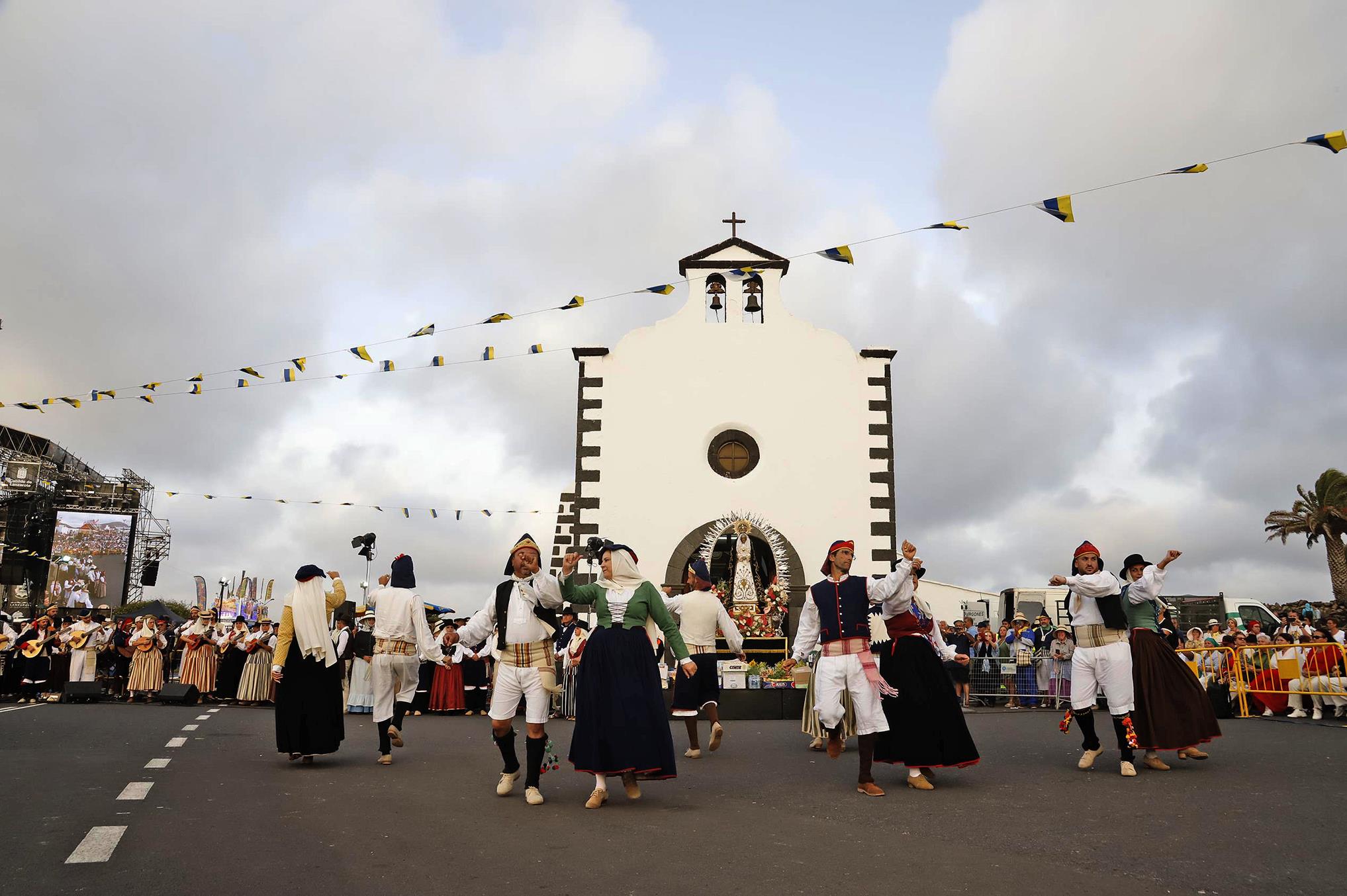 Ofrenda en la Romería de Los Dolores. 