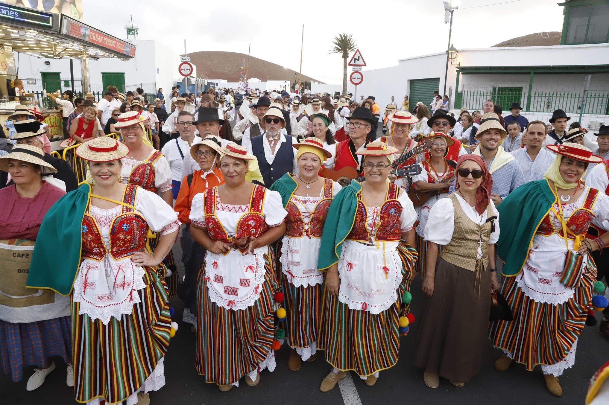 Ofrenda en la Romería de Los Dolores. 