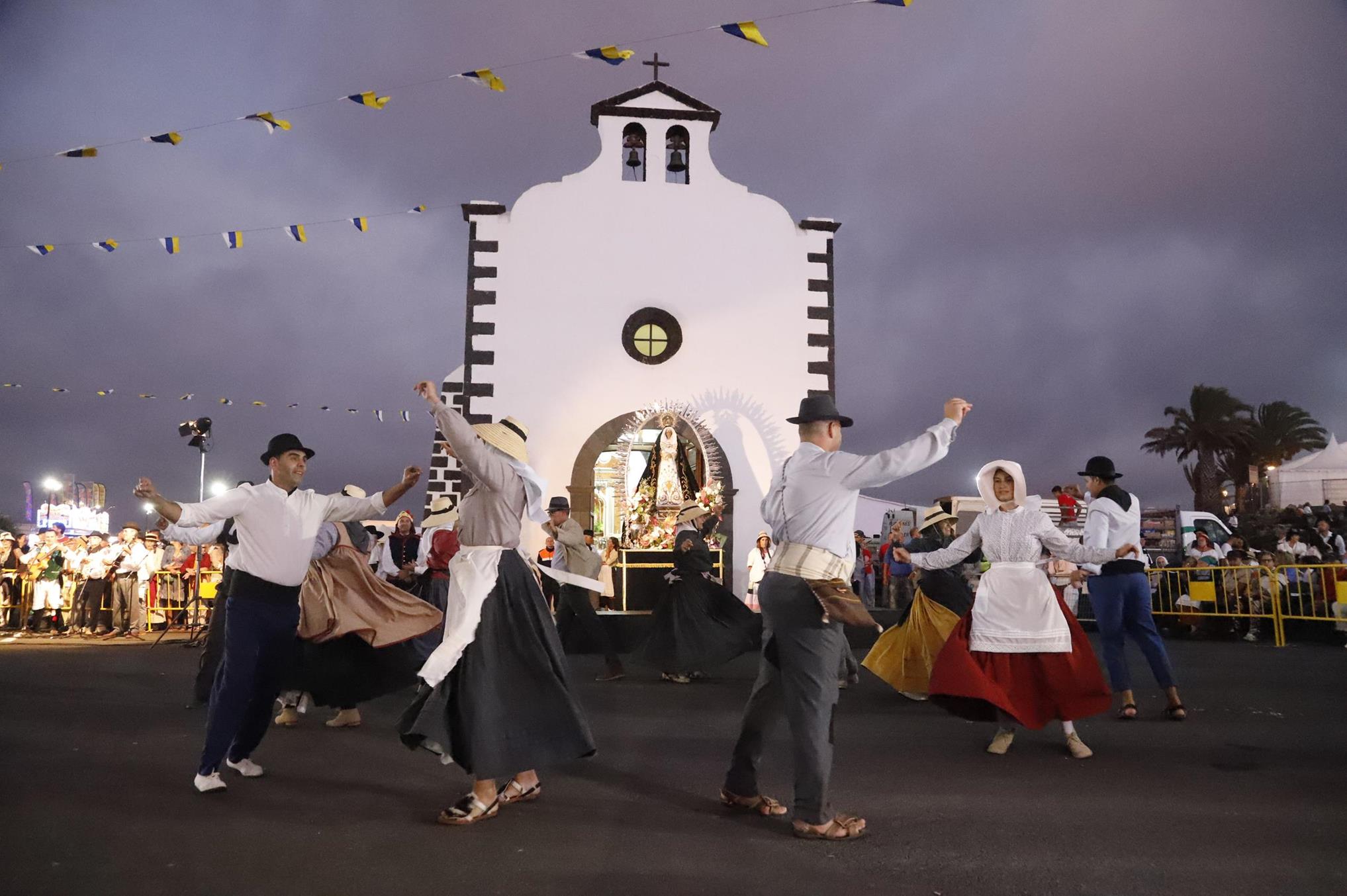 Ofrenda en la Romería de Los Dolores. 