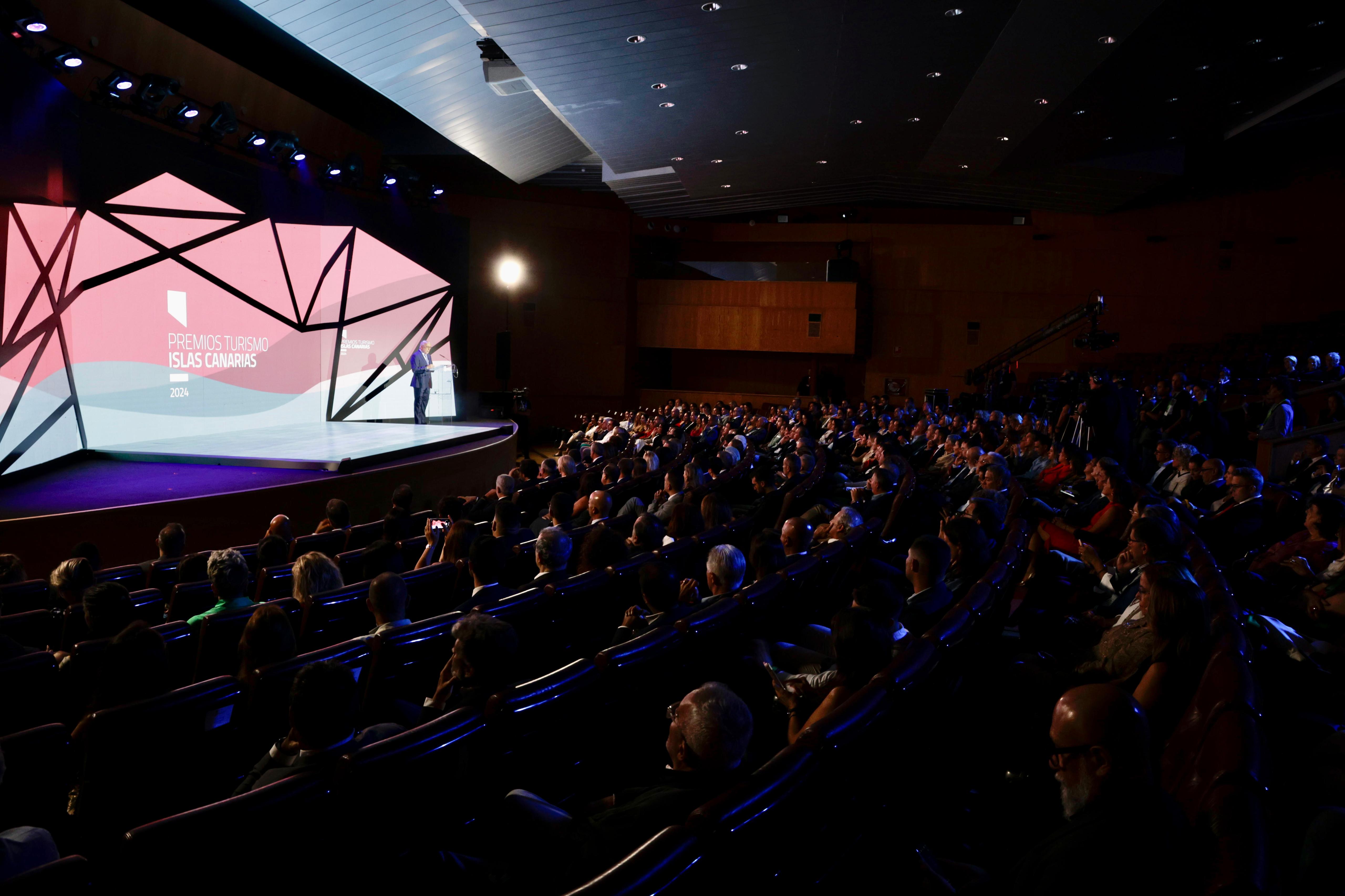 Entrega de Premios Turismo Canarias 2024 a SPEL Lanzarote Entrega de Premios Turismo Canarias 2024 a SPEL Lanzarote