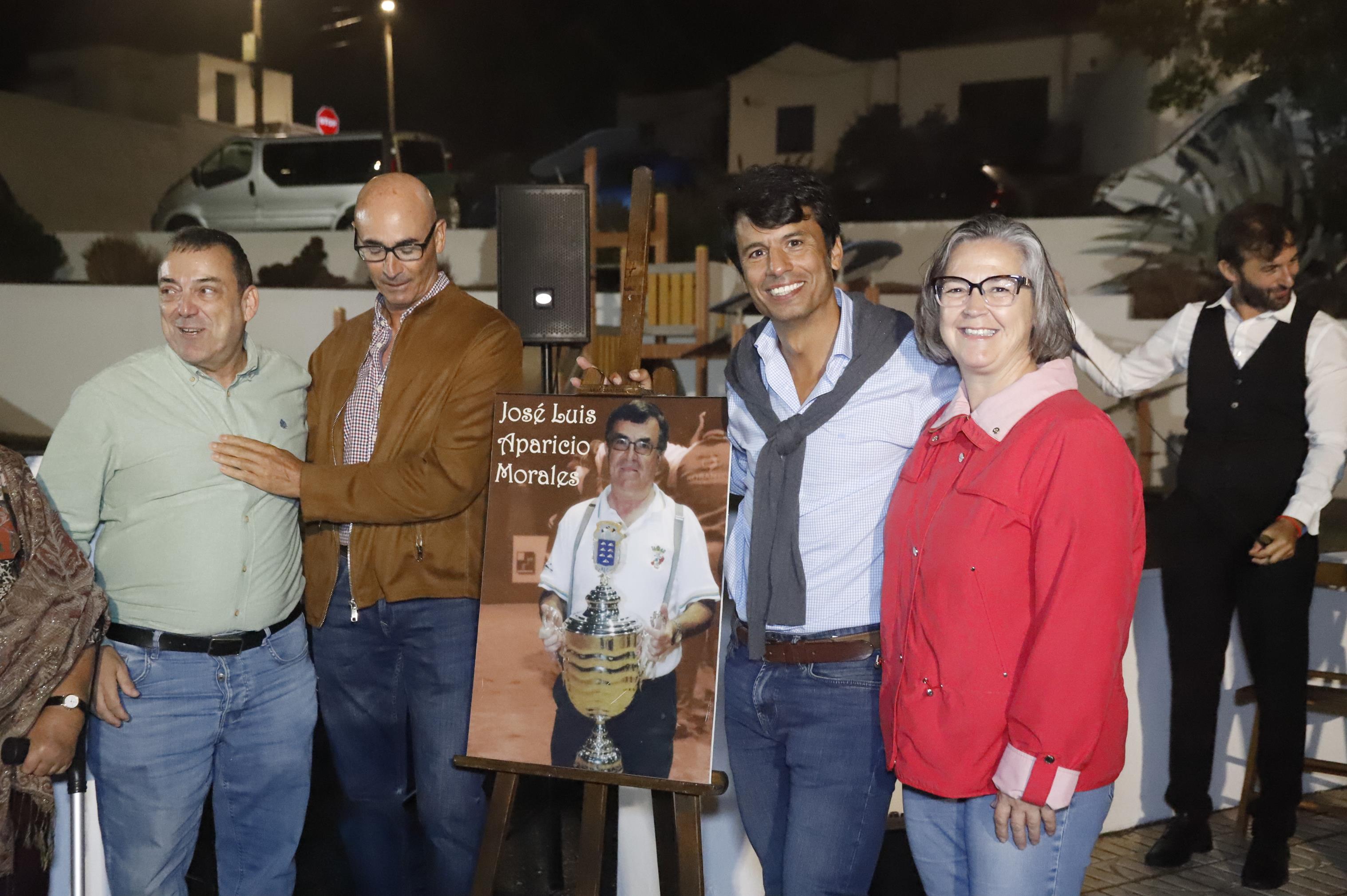 Descubrimiento de la placa en honor a José Luis Aparicio Morales (Fotos: La Voz) Descubrimiento de la placa en honor a José Luis Aparicio Morales (Fotos: La Voz)