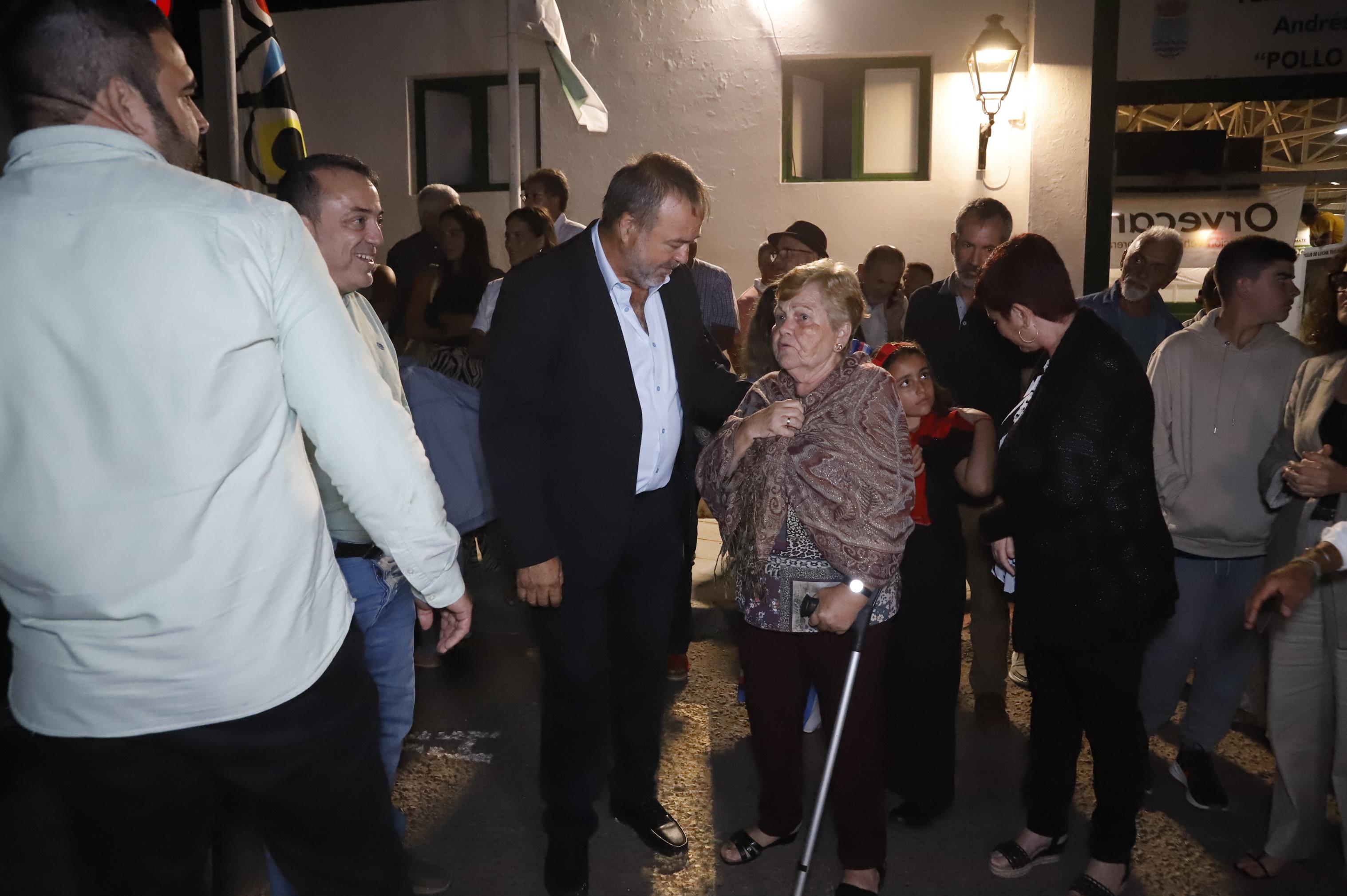 Descubrimiento de la placa en honor a José Luis Aparicio Morales (Fotos: La Voz) Descubrimiento de la placa en honor a José Luis Aparicio Morales (Fotos: La Voz)