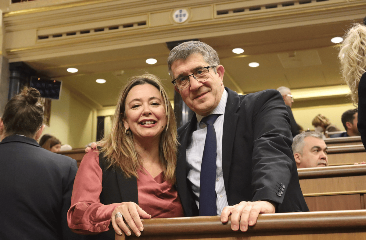 Dolores Corujo  junto a Patxi López