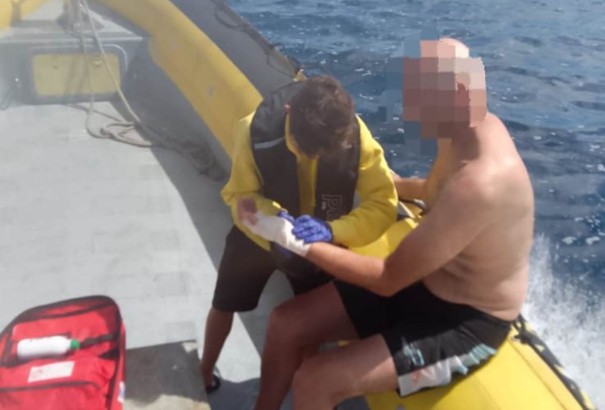 Rescatan a un hombre que se estaba ahogando en la zona de Los Charcones