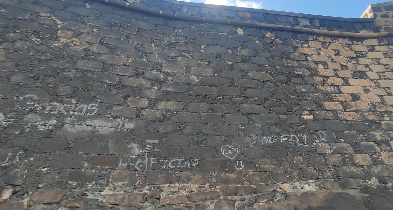 Actos vandálicos en el Castillo de San Gabriel