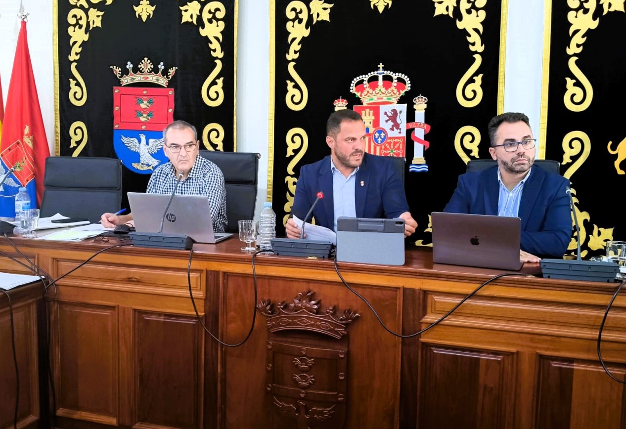 El alcalde de Arrecife, Yonathan de León, y el Teniente Alcalde, Echedey Eugenio 