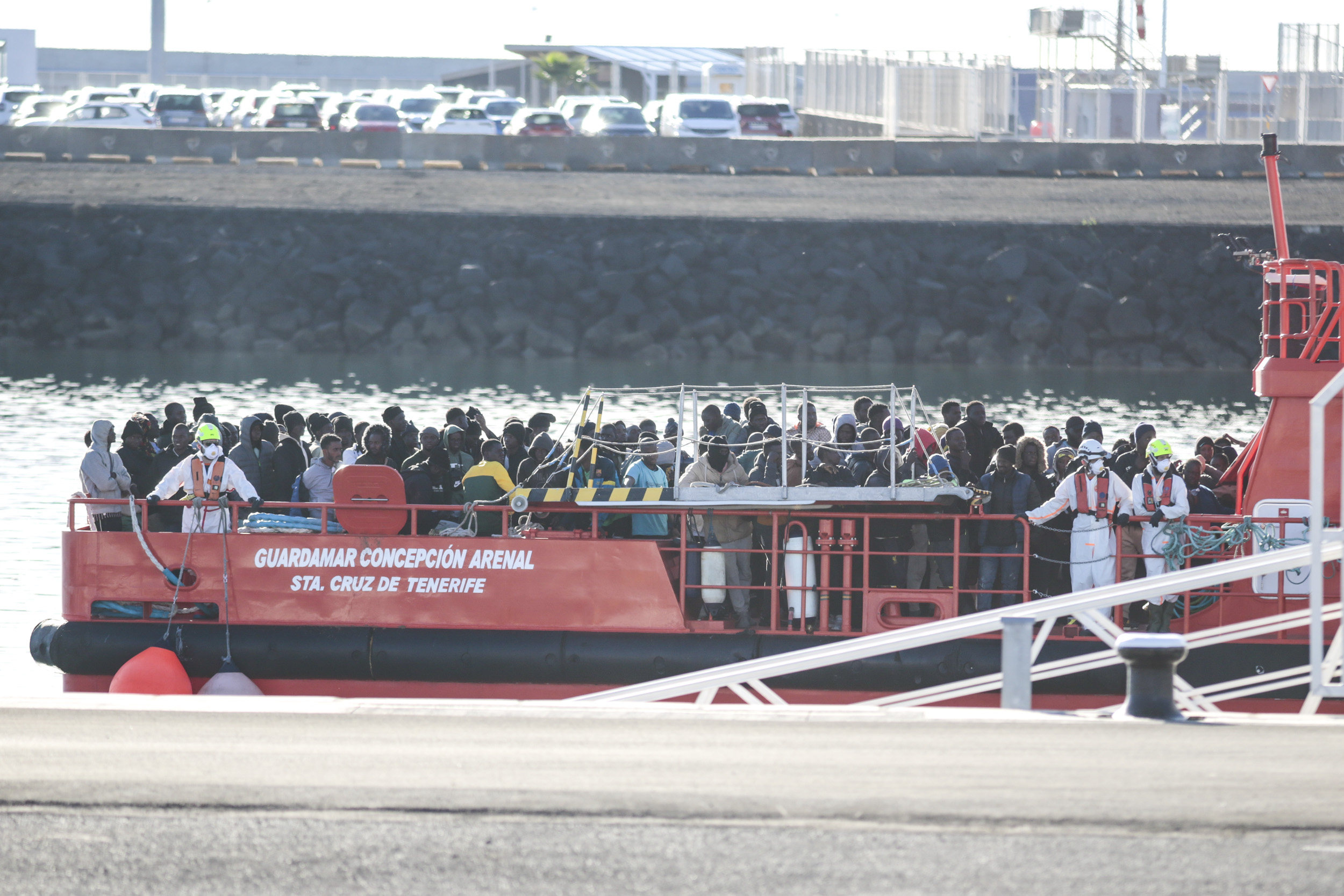 Atención de migrantes en Puerto Naos, 2 de noviembre Atención de migrantes en Puerto Naos, 2 de noviembre