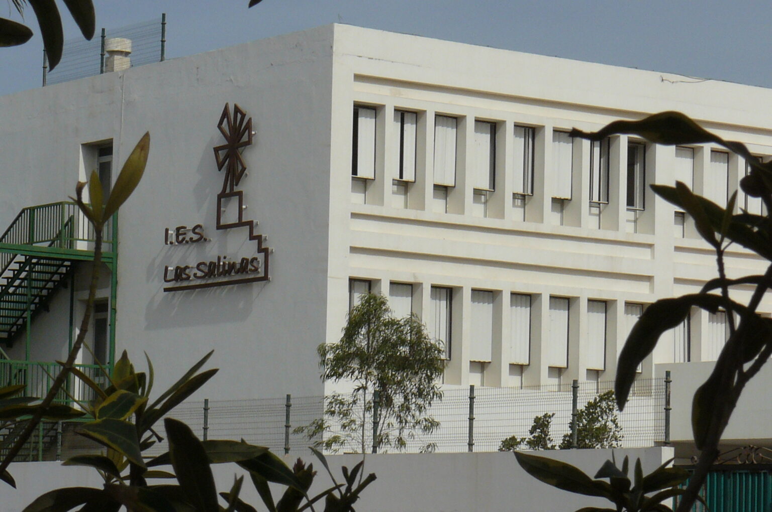 Facade of IES Las Salinas.