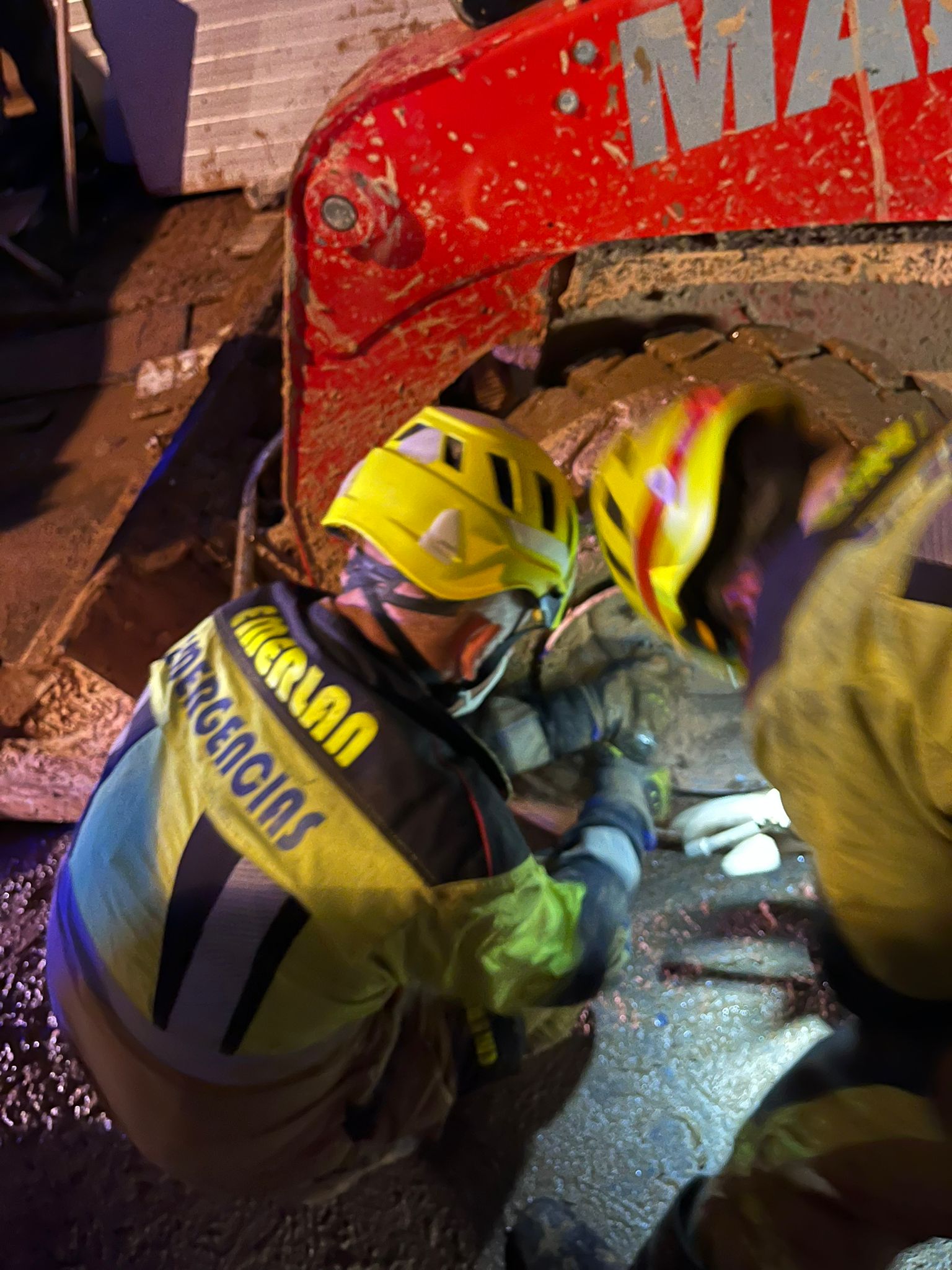 Emerlan acude a ayudar a los afectados tras el paso de la DANA en Valencia. 