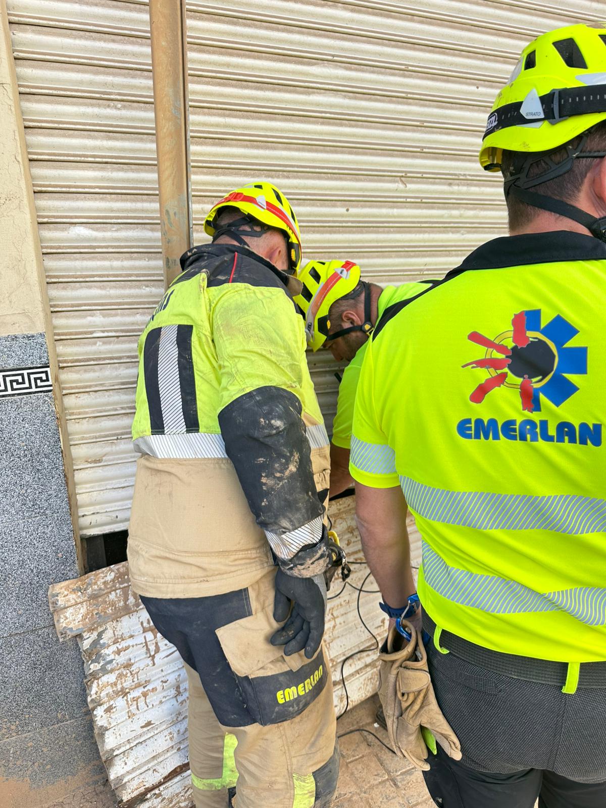 Emerlan acude a ayudar a los afectados tras el paso de la DANA en Valencia. 