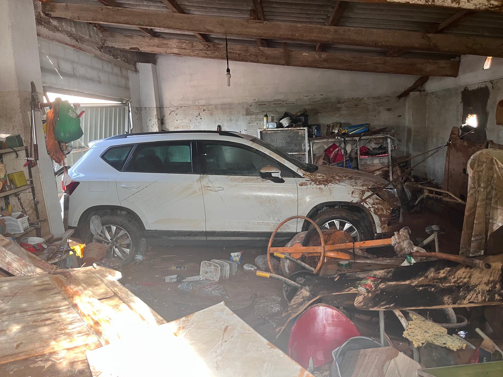 Emerlan acude a ayudar a los afectados tras el paso de la DANA en Valencia. 