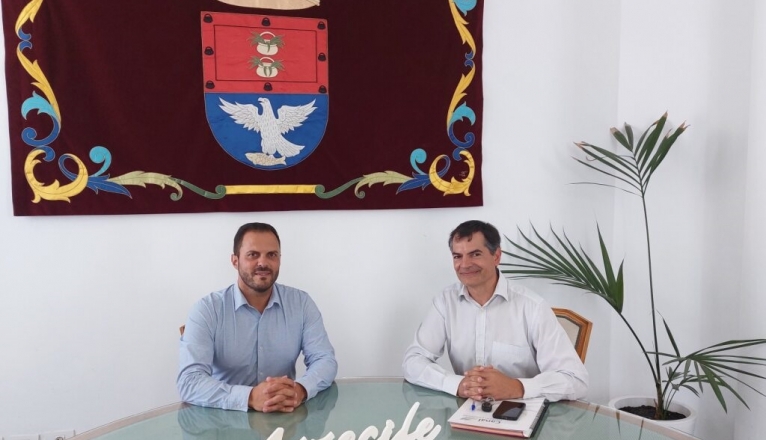 Reunión del alcalde de Arrecife, Yonathan de León, con el gerente de Canal Gestión Lanzarote, celebrada en julio del pasado año en la Alcadía Reunión del alcalde de Arrecife, Yonathan de León, con el gerente de Canal Gestión Lanzarote, celebrada en julio del pasado año en la Alcadía