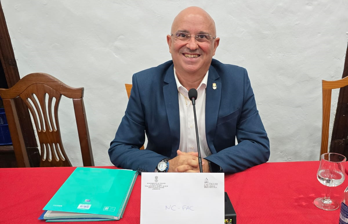 Fernando Jiménez, concejal de Nueva Canarias, en el pleno de Teguise