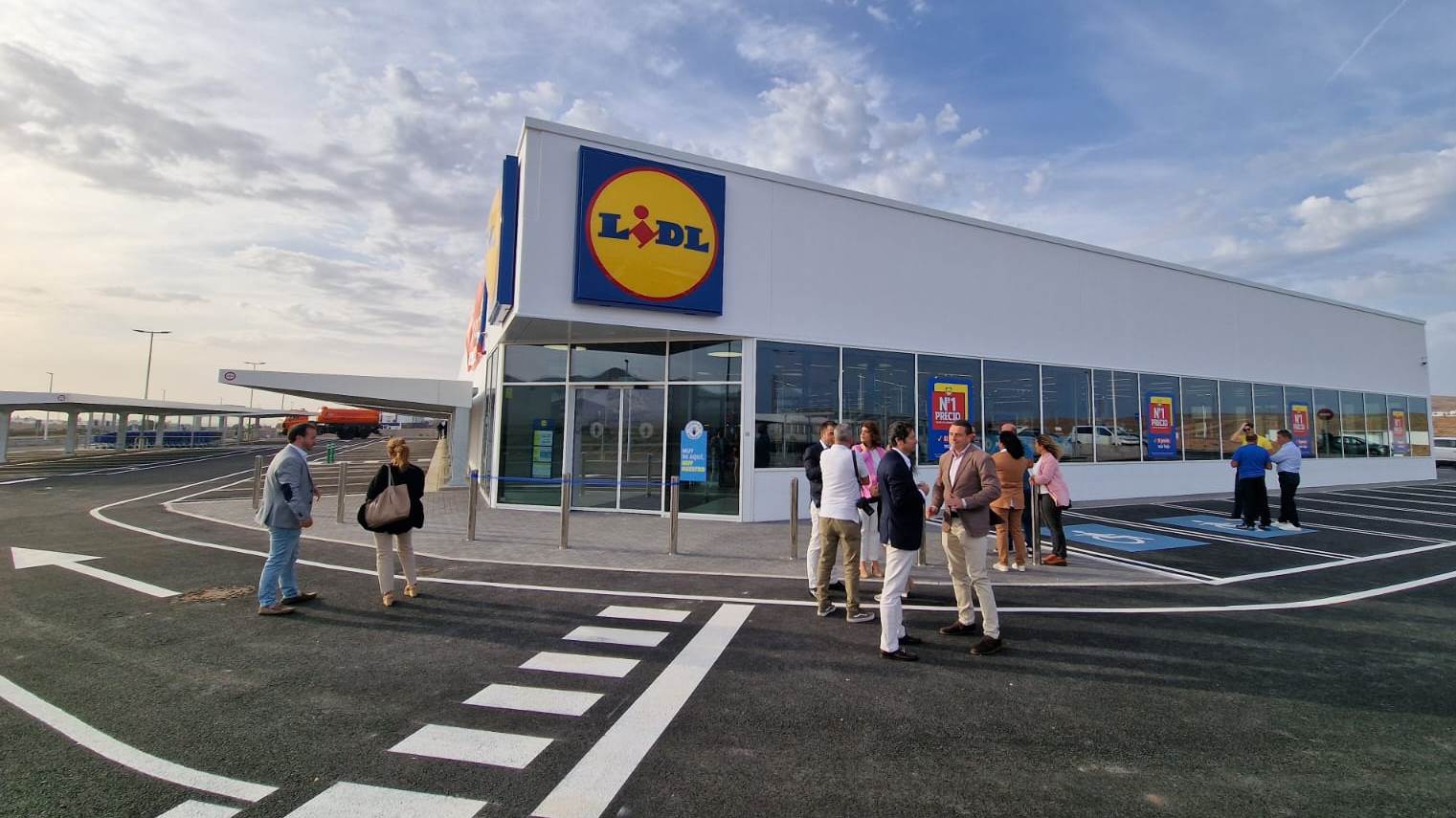 LIDL opening in the Montaña Roja industrial area of Playa Blanca