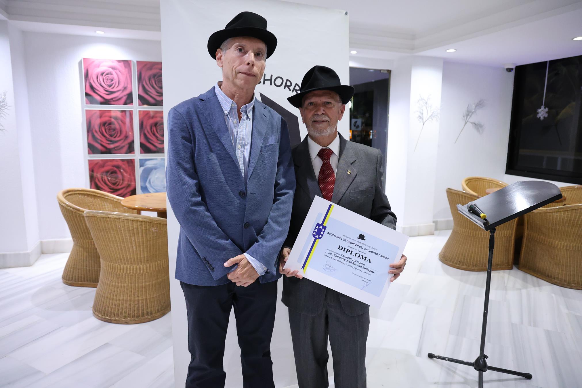 Francisco José Navarro, investido Cachorro de Honor por su defensa de las tradiciones de Lanzarote. Foto: La Voz Francisco José Navarro, investido Cachorro de Honor por su defensa de las tradiciones de Lanzarote. Foto: La Voz