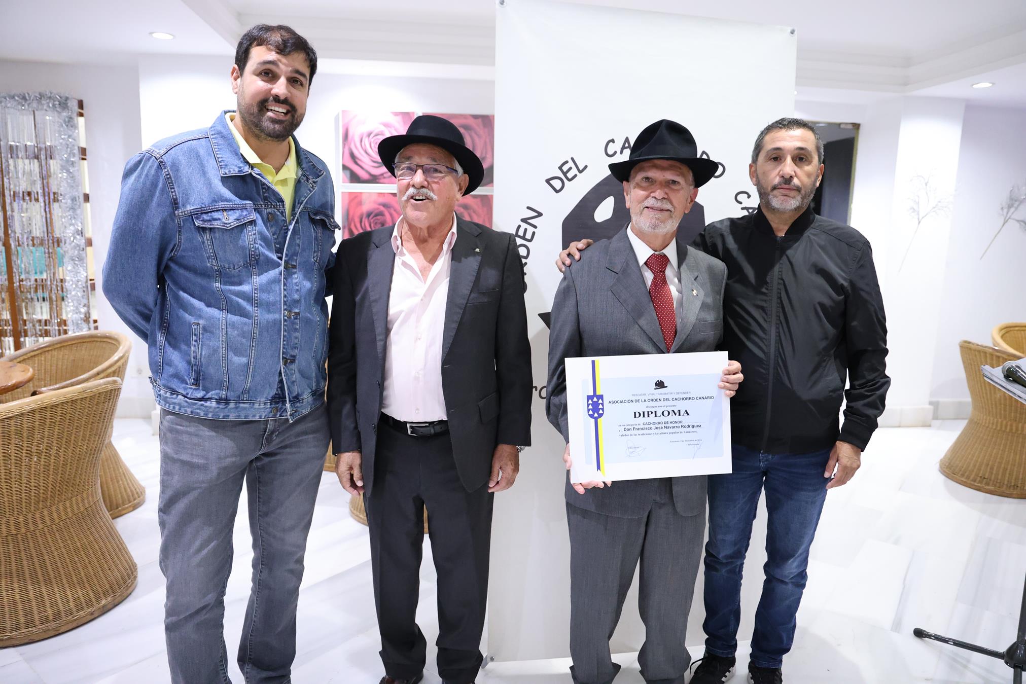 Francisco José Navarro, investido Cachorro de Honor por su defensa de las tradiciones de Lanzarote. Foto: La Voz Francisco José Navarro, investido Cachorro de Honor por su defensa de las tradiciones de Lanzarote. Foto: La Voz