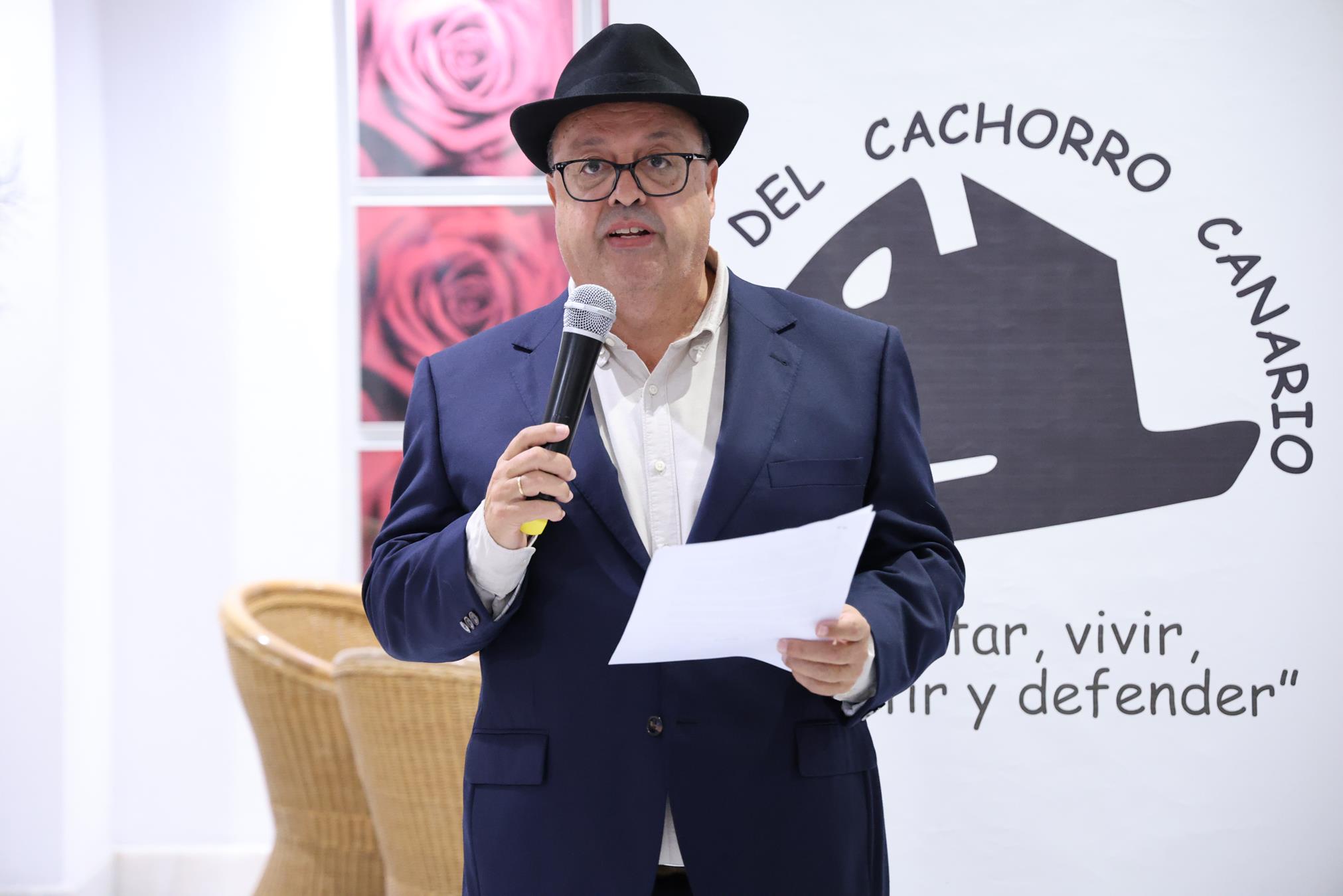 Francisco José Navarro, investido Cachorro de Honor por su defensa de las tradiciones de Lanzarote. Foto: La Voz Francisco José Navarro, investido Cachorro de Honor por su defensa de las tradiciones de Lanzarote. Foto: La Voz