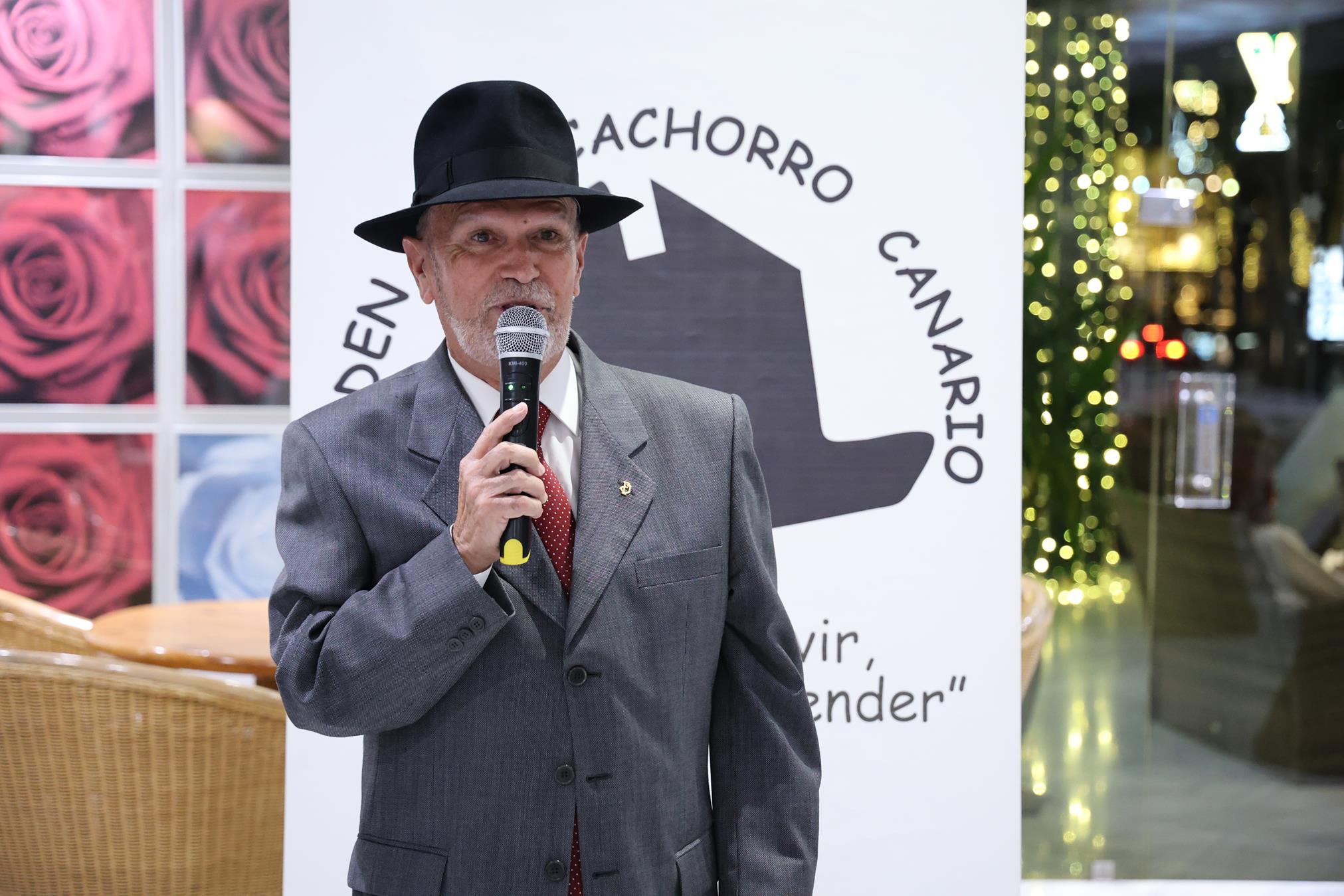 Francisco José Navarro, investido Cachorro de Honor por su defensa de las tradiciones de Lanzarote. Foto: La Voz Francisco José Navarro, investido Cachorro de Honor por su defensa de las tradiciones de Lanzarote. Foto: La Voz