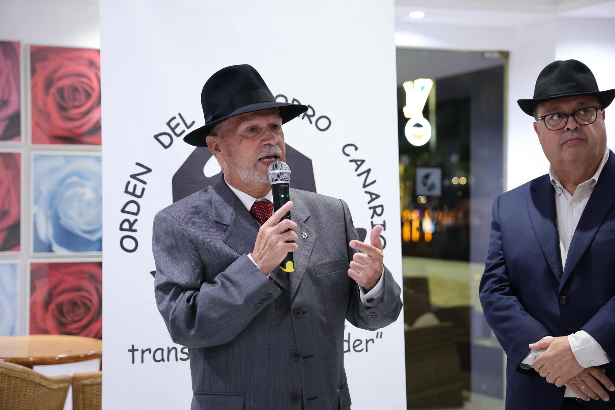 Francisco José Navarro, investido Cachorro de Honor por su defensa de las tradiciones de Lanzarote. Foto: La Voz Francisco José Navarro, investido Cachorro de Honor por su defensa de las tradiciones de Lanzarote. Foto: La Voz