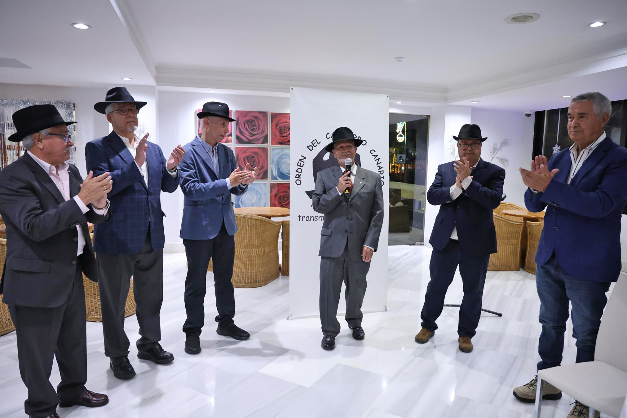Francisco José Navarro, investido Cachorro de Honor por su defensa de las tradiciones de Lanzarote. Foto: La Voz Francisco José Navarro, investido Cachorro de Honor por su defensa de las tradiciones de Lanzarote. Foto: La Voz