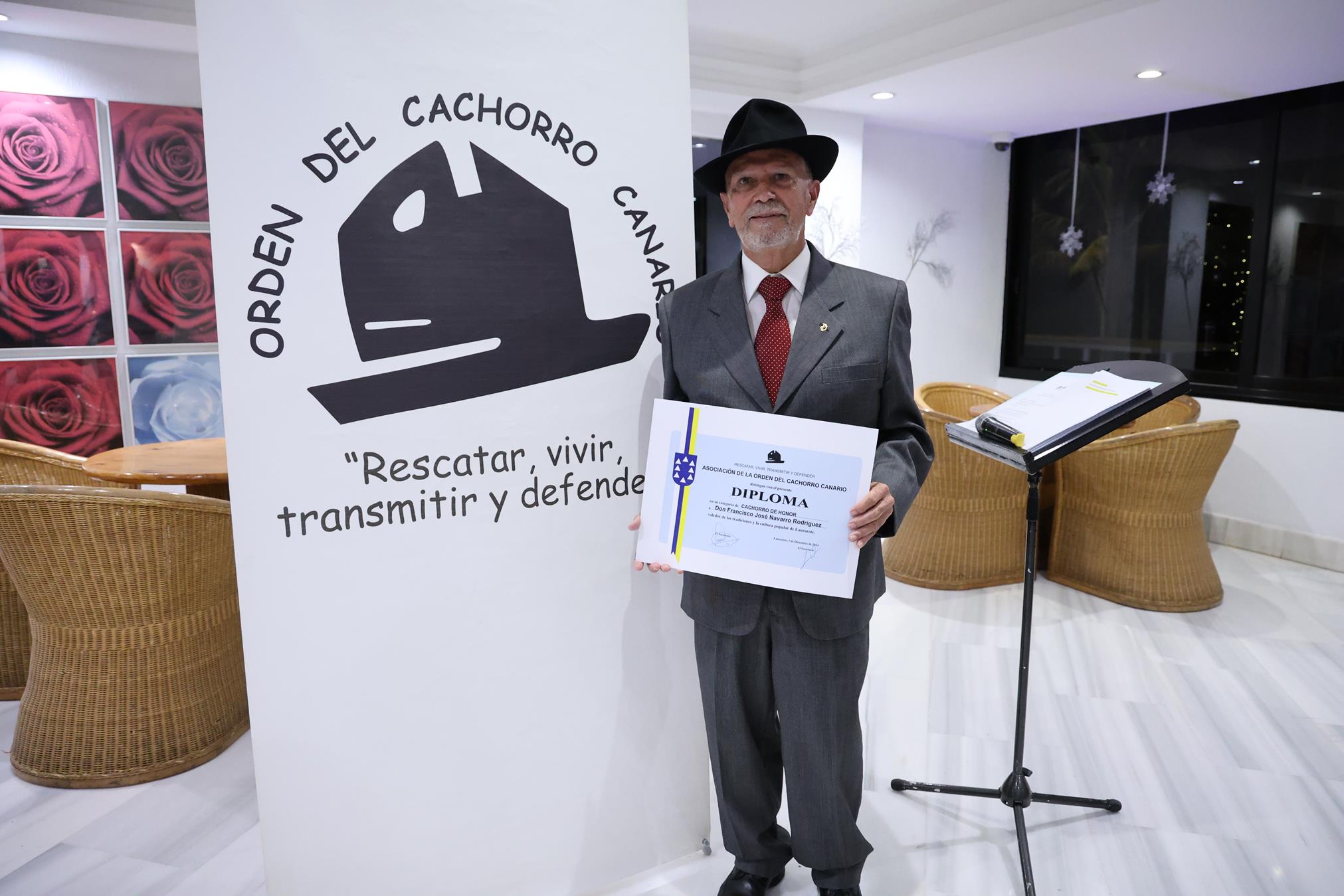 Francisco José Navarro, investido Cachorro de Honor por su defensa de las tradiciones de Lanzarote. Foto: La Voz Francisco José Navarro, investido Cachorro de Honor por su defensa de las tradiciones de Lanzarote. Foto: La Voz