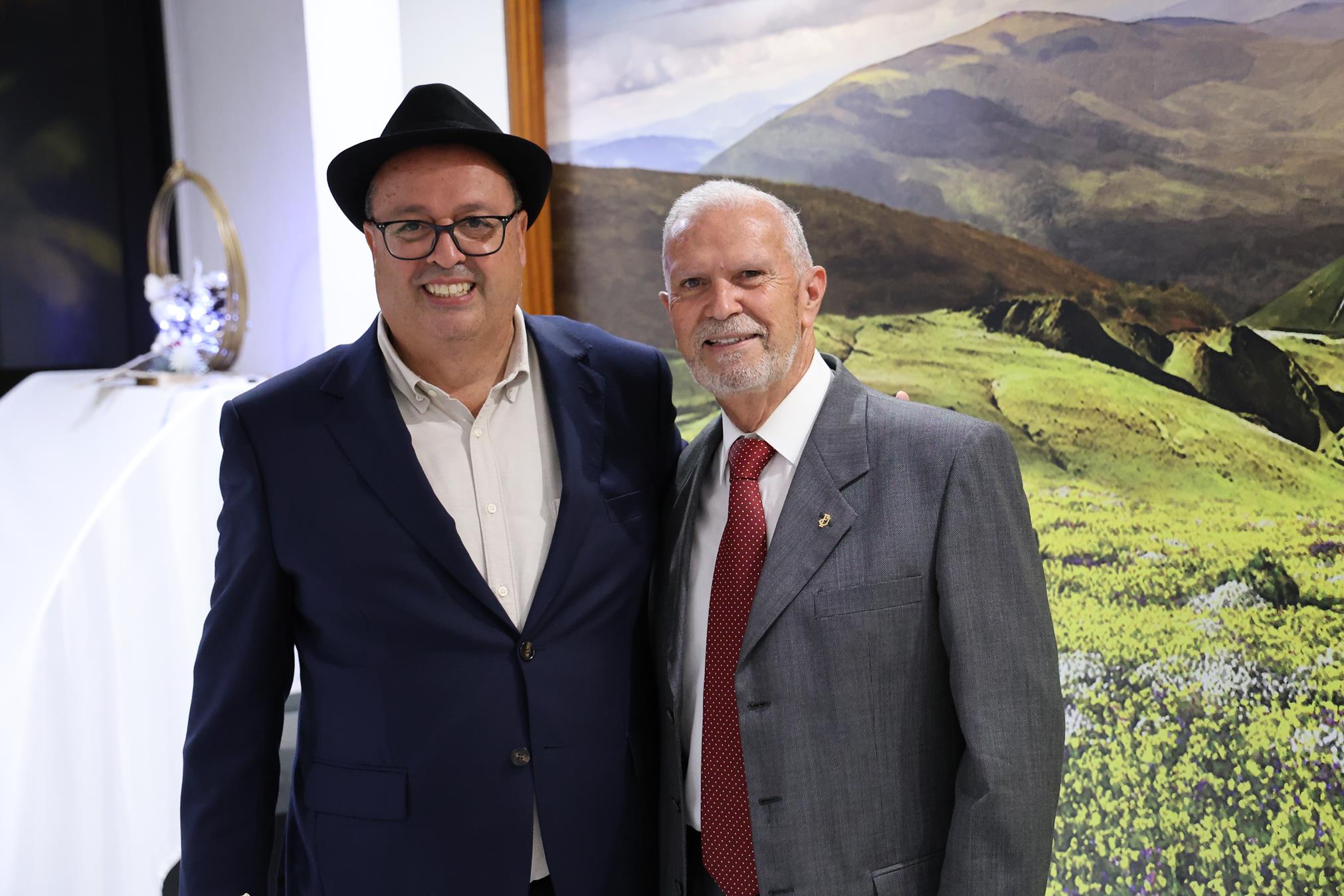 Francisco José Navarro, investido Cachorro de Honor por su defensa de las tradiciones de Lanzarote. Foto: La Voz Francisco José Navarro, investido Cachorro de Honor por su defensa de las tradiciones de Lanzarote. Foto: La Voz