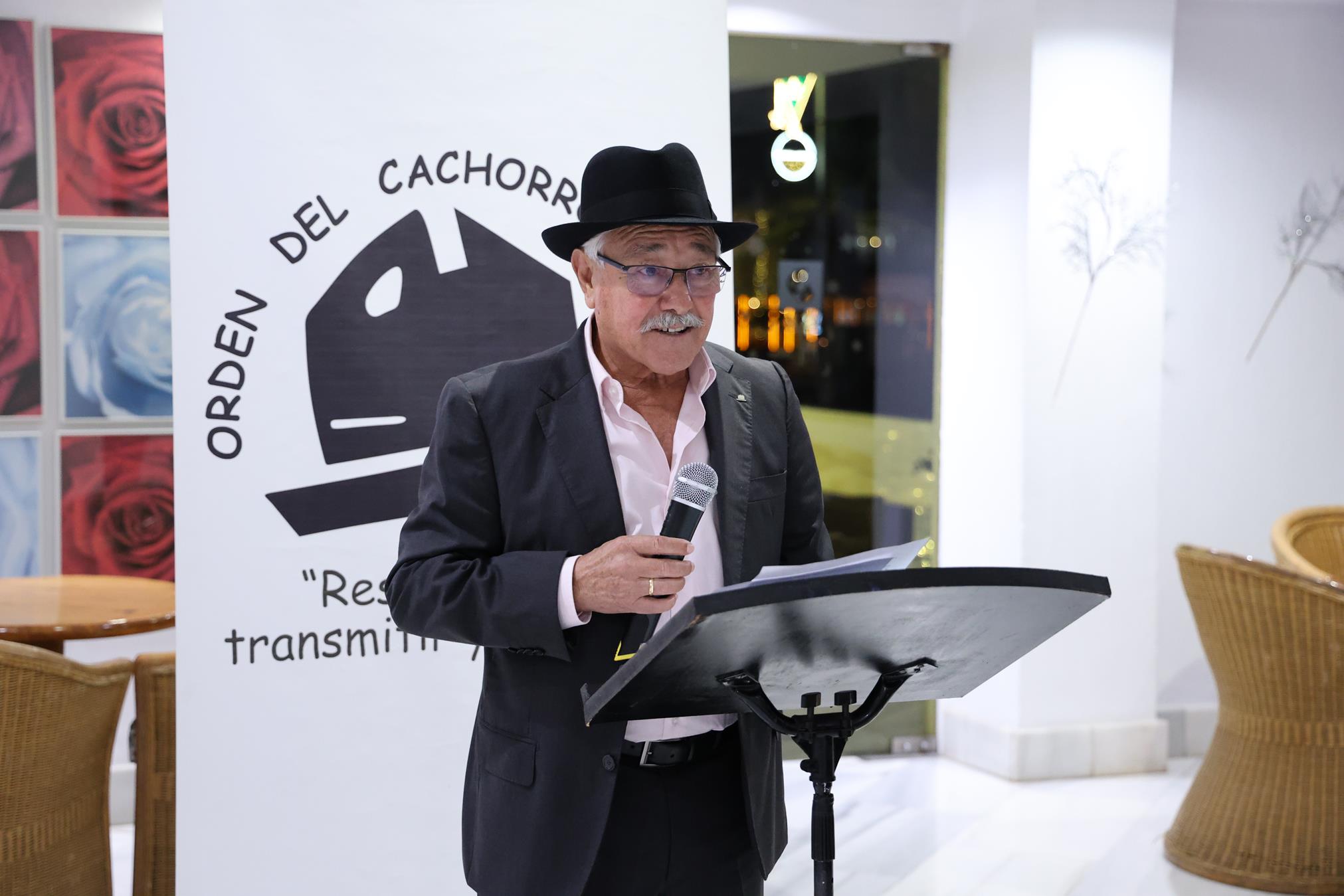 Francisco José Navarro, investido Cachorro de Honor por su defensa de las tradiciones de Lanzarote. Foto: La Voz Francisco José Navarro, investido Cachorro de Honor por su defensa de las tradiciones de Lanzarote. Foto: La Voz