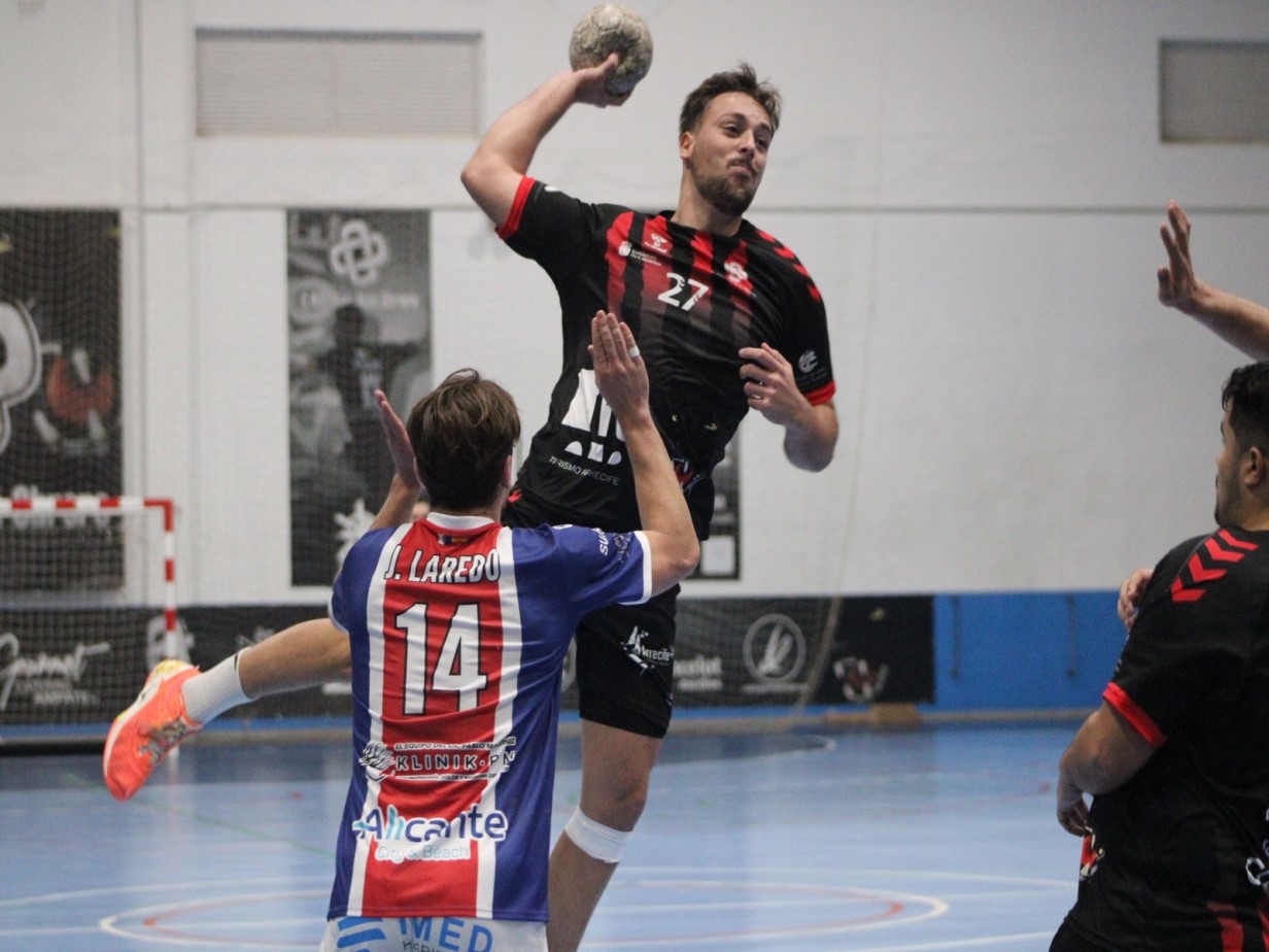 Empate del Balonmano Lanzarote Ciudad de Arrecife que sabe a poco (27-27)