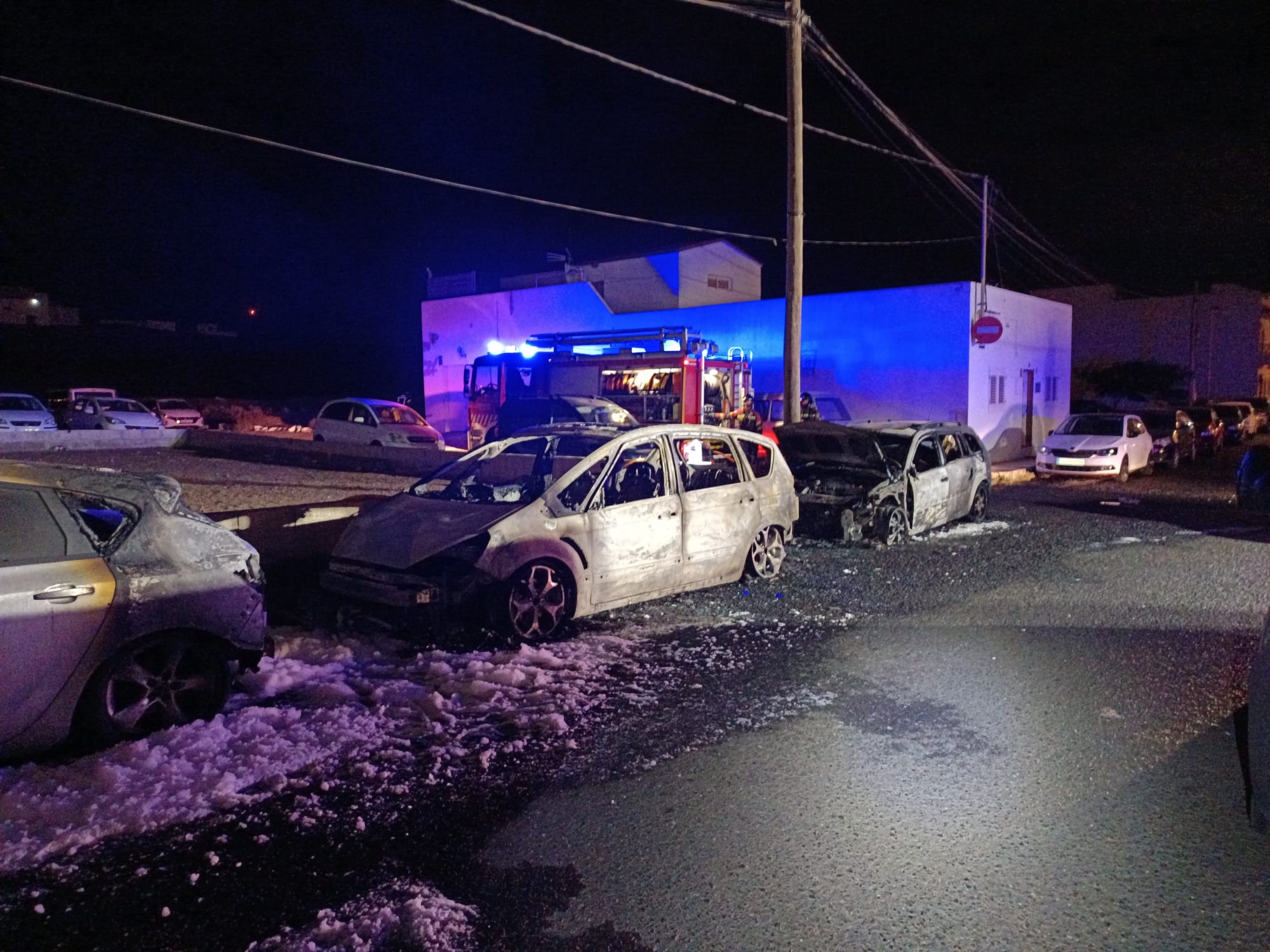 Cuatro coches quemados en Argana Alta