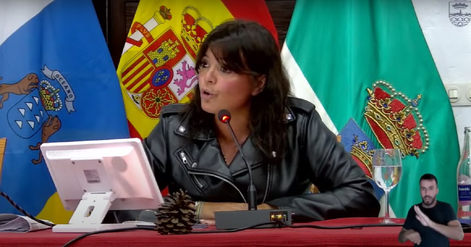 La alcaldesa de Teguise, Olivia Duque, durante el pleno.