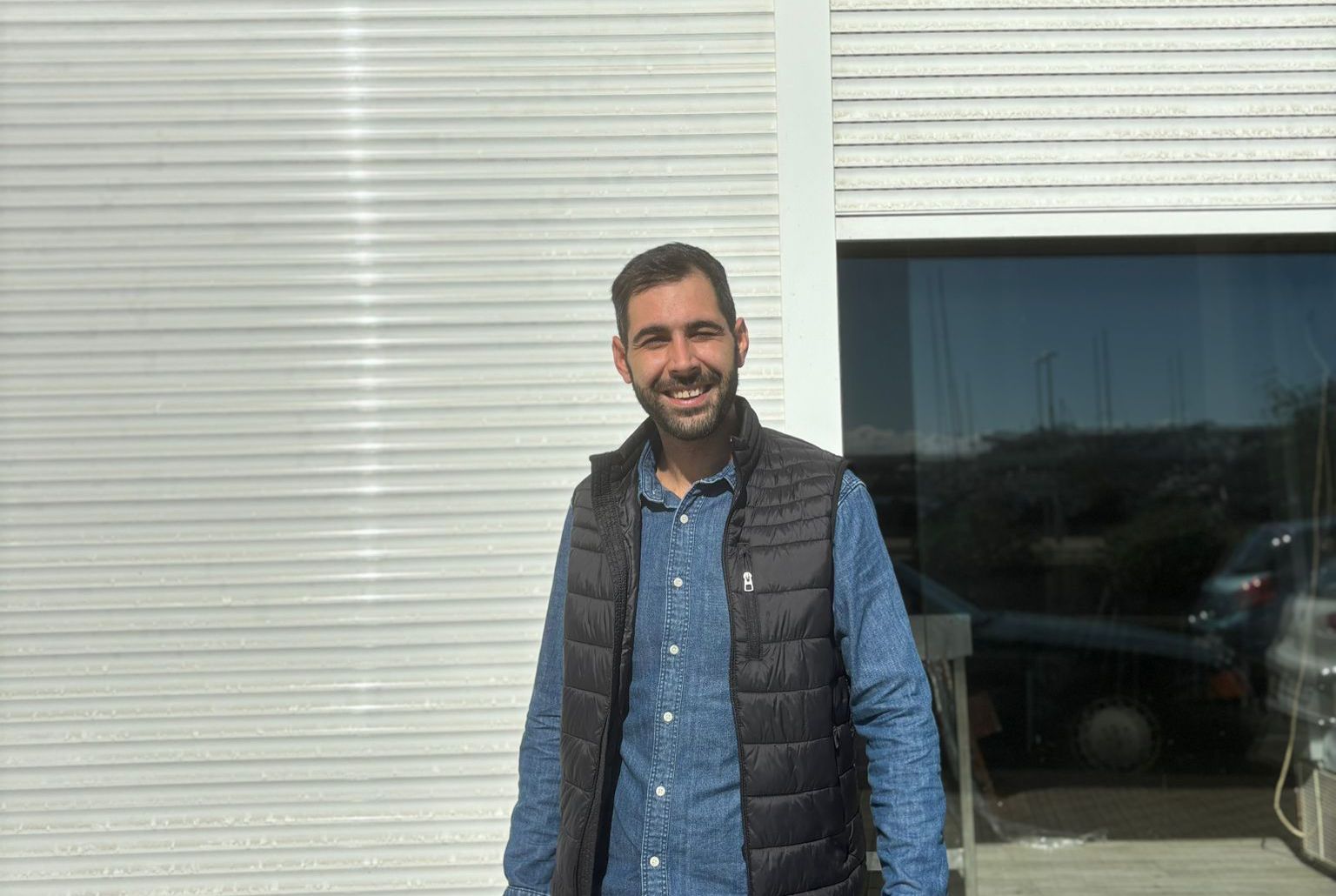 Luis Ramón Amorós on the verge of his new location in front of the Fishing School. Restaurant.
