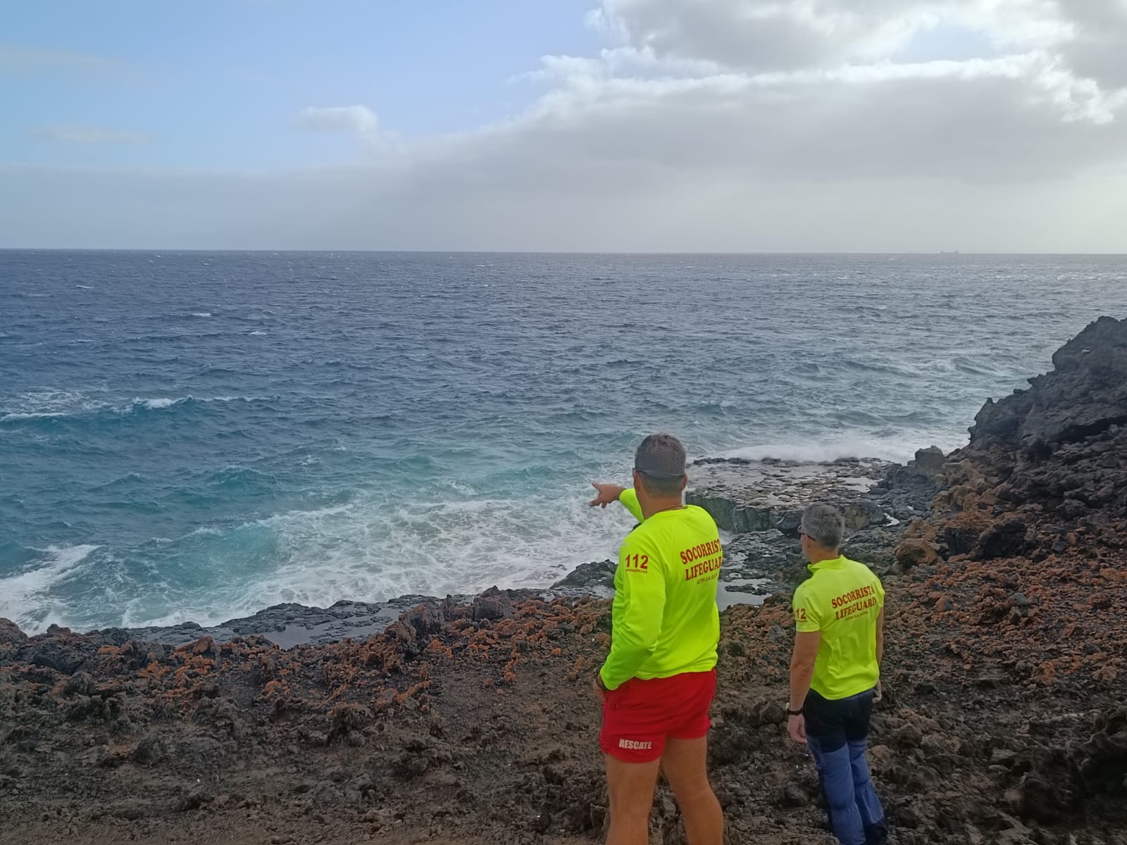Dispositivo de búsqueda en Fuerteventura del pescador desaparecido en Lanzarote.