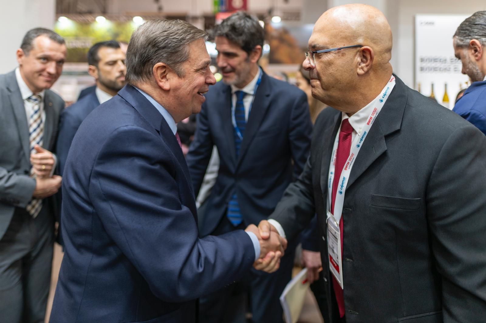 The Minister of Agriculture, Luis Planas, with the director of the ICCA, Luis Arráez, during the event. Vino Lanzarote.