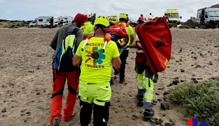 Emerlan rescata a un parapentista accidentado en Órzola.