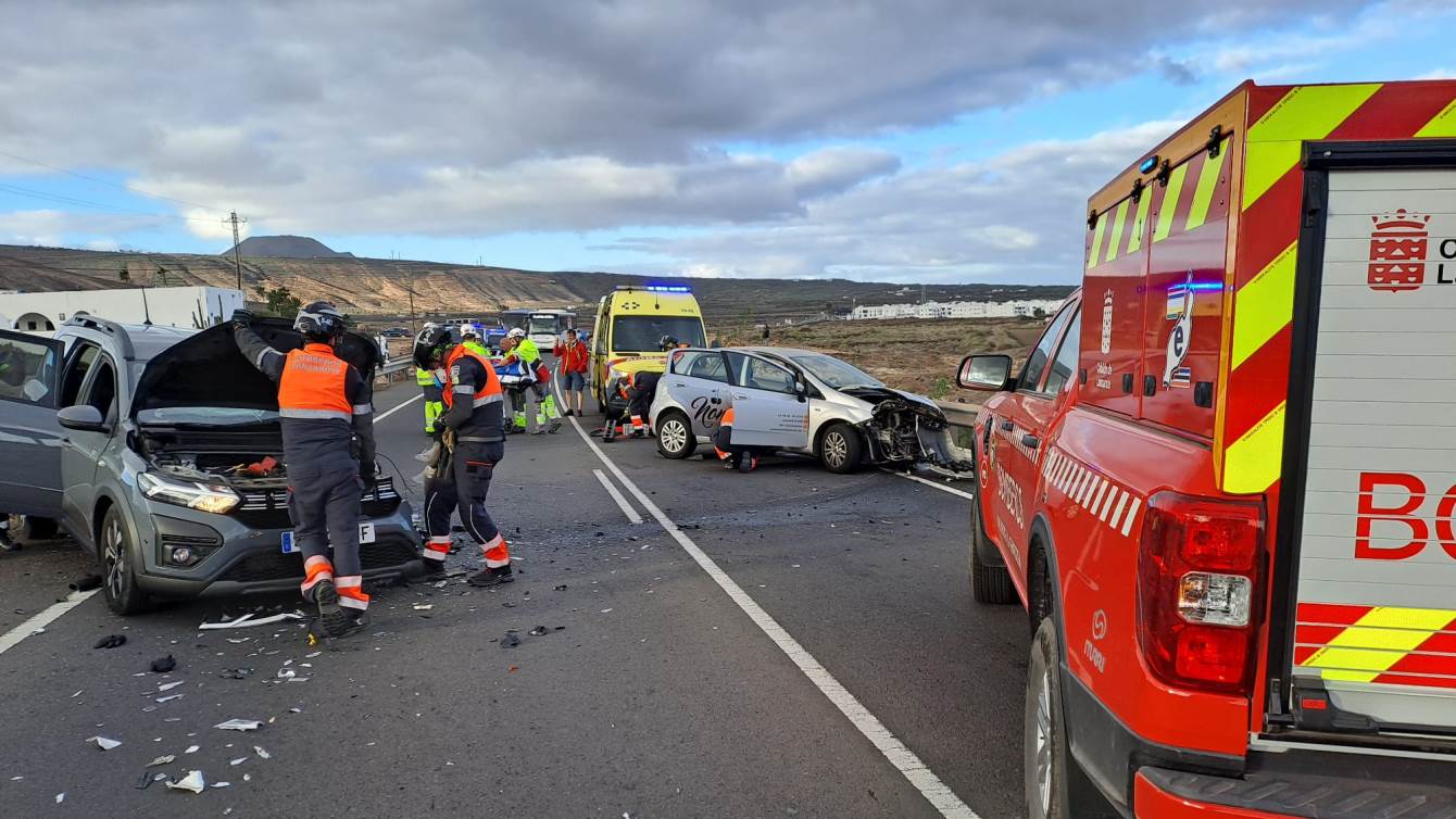 Cinco heridos en una colisión frontal en Lanzarote