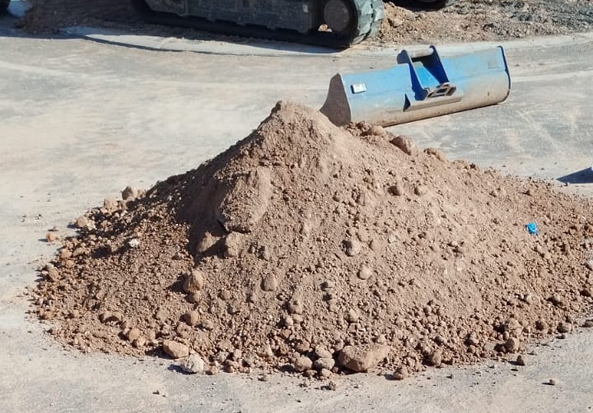 Acumulación de tierra por las obras en Titerroy