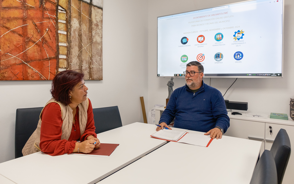 La concejala Alma González y el alcalde de San Bartolomé, Isidro Pérez