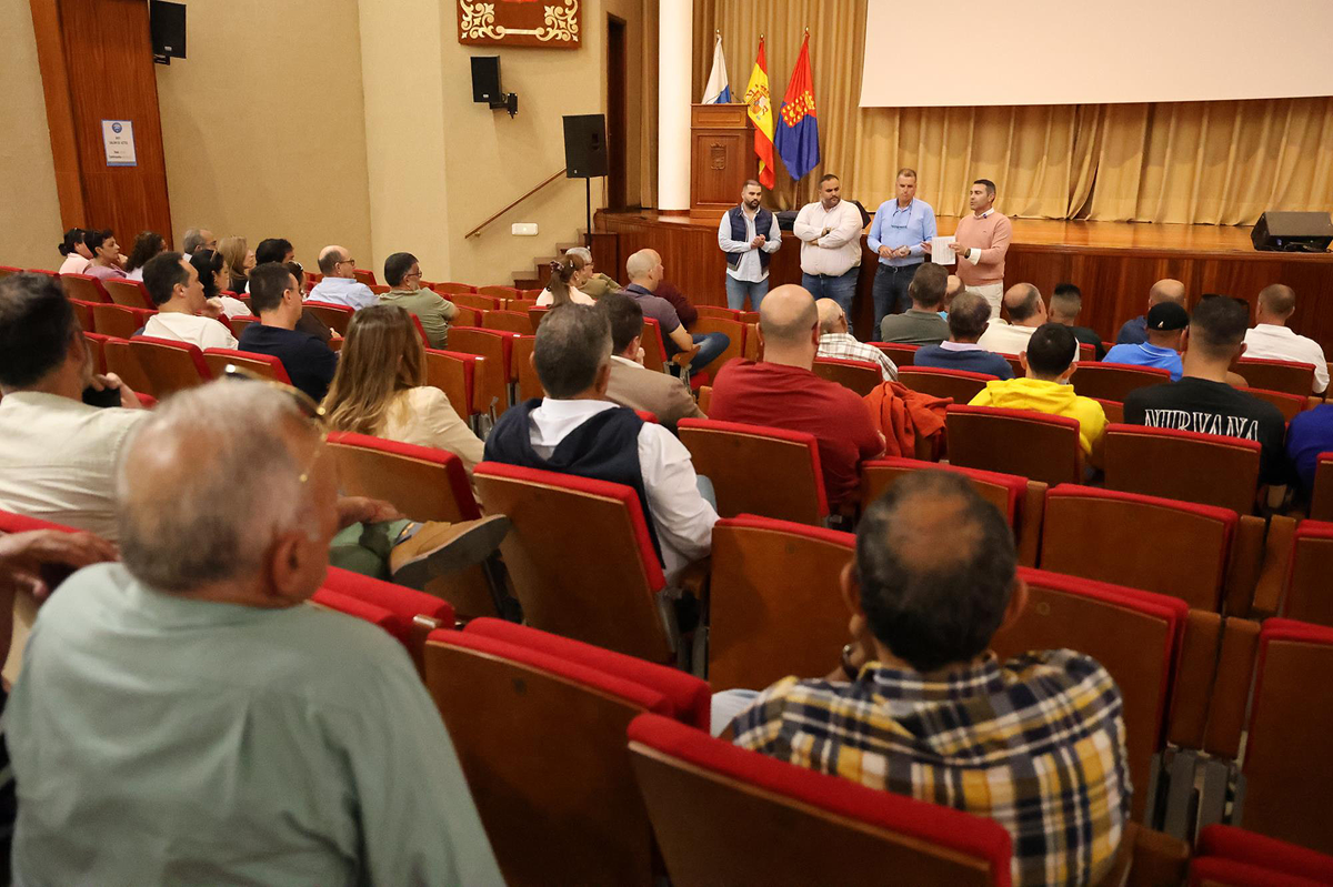 Reunión de los vecinos de El Golfo con el Cabildo de Lanzarote