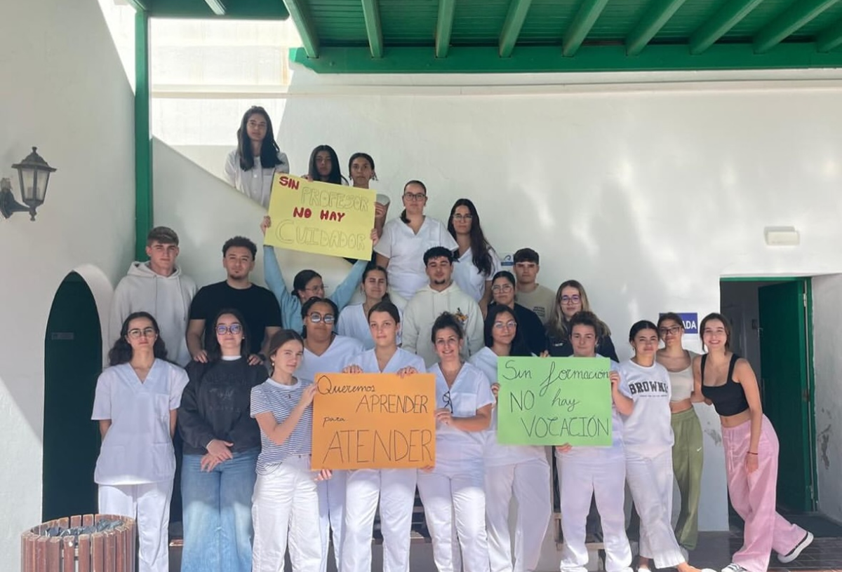 Estudiantes de Enfermería de la ULPGC en Lanzarote se manifiestan por la falta de profesores
