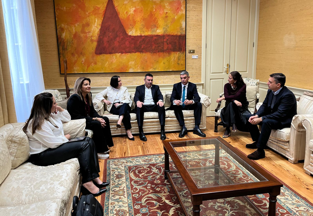 Reunión de Oswaldo Betancort en el Parlamento