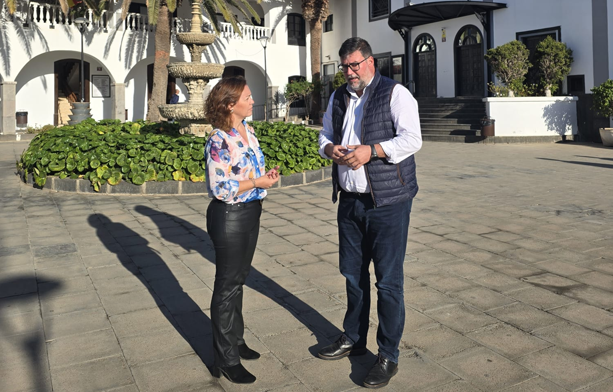 El alcalde de San Bartolomé, Isidro Pérez, y la concejala Carmen Medina