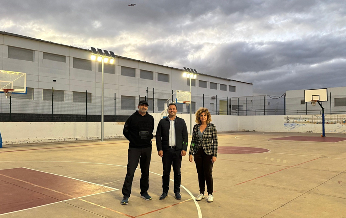 El alcalde de Arrecife, Yonathan de León, y la concejala de Deportes, Eli Merino