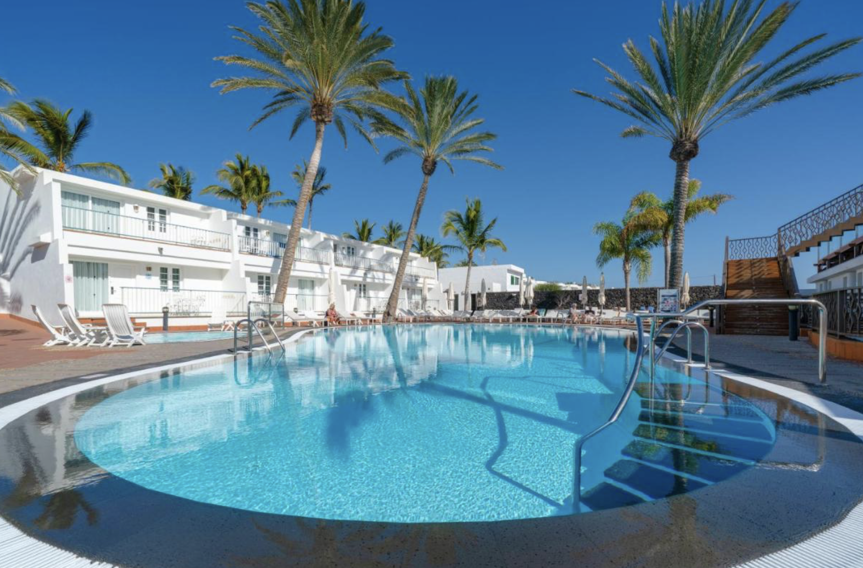 Apartamentos Plus Fariones.