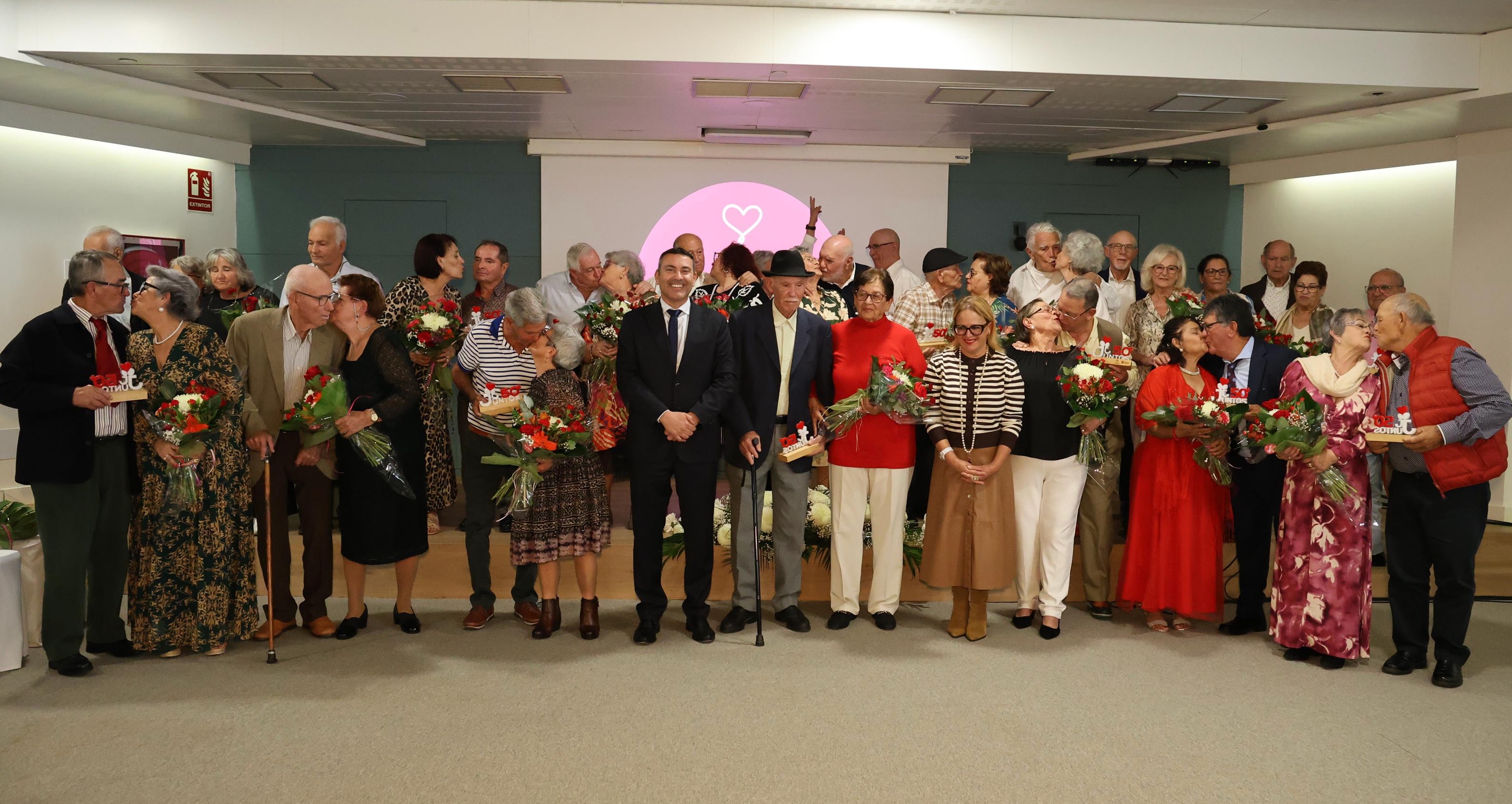 Homenaje a las parejas que llevan juntos más de 50 años