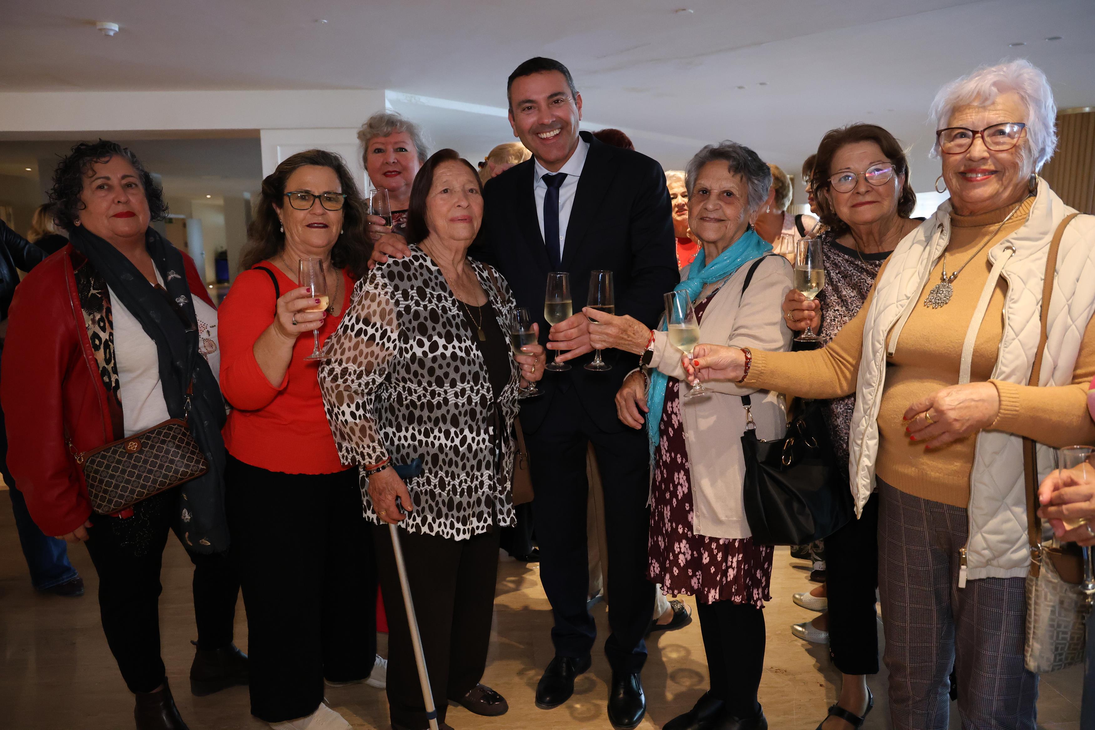 Homenaje a las parejas que llevan juntos más de 50 años