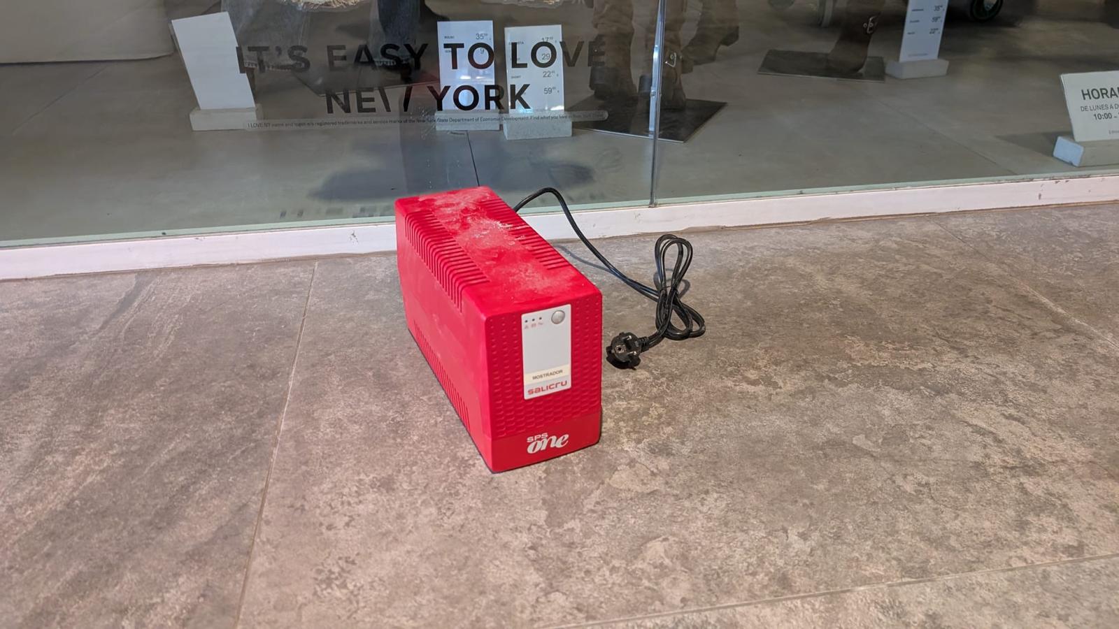 Aparato eléctrico incendiado en el Stradivarius. 