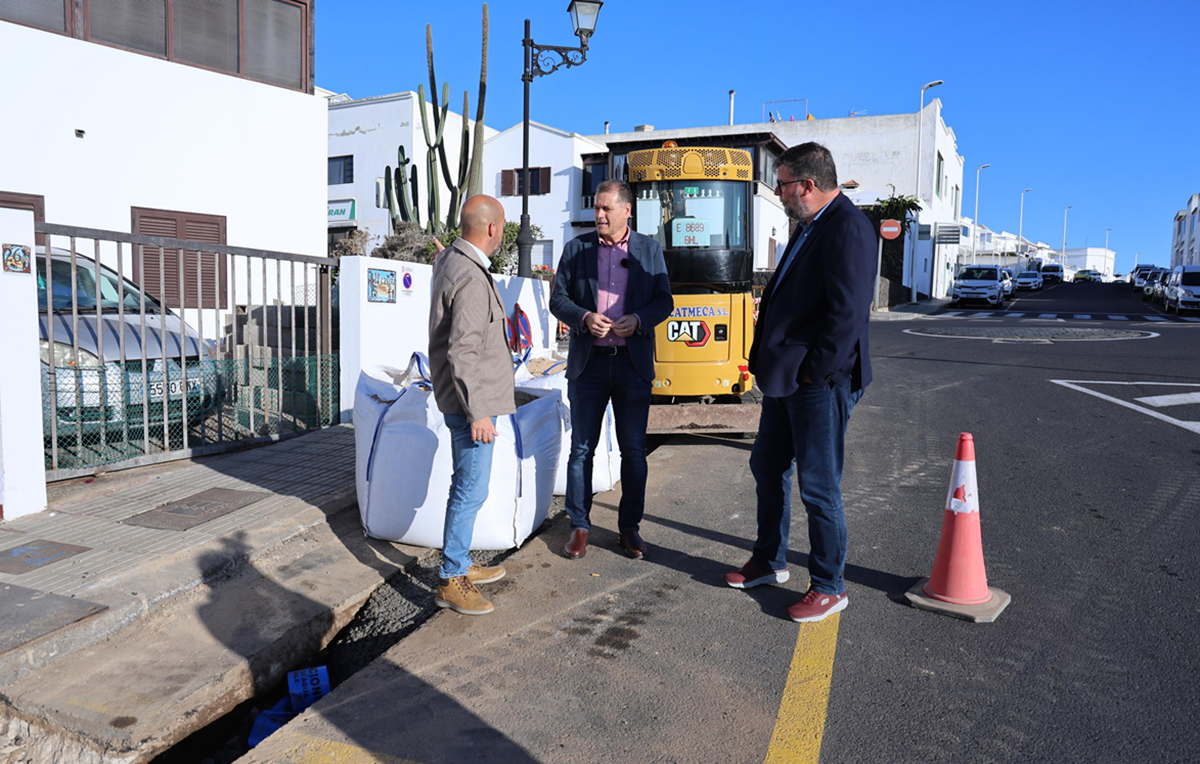 Obras de la nueva canalización de aguas en San Bartolomé
